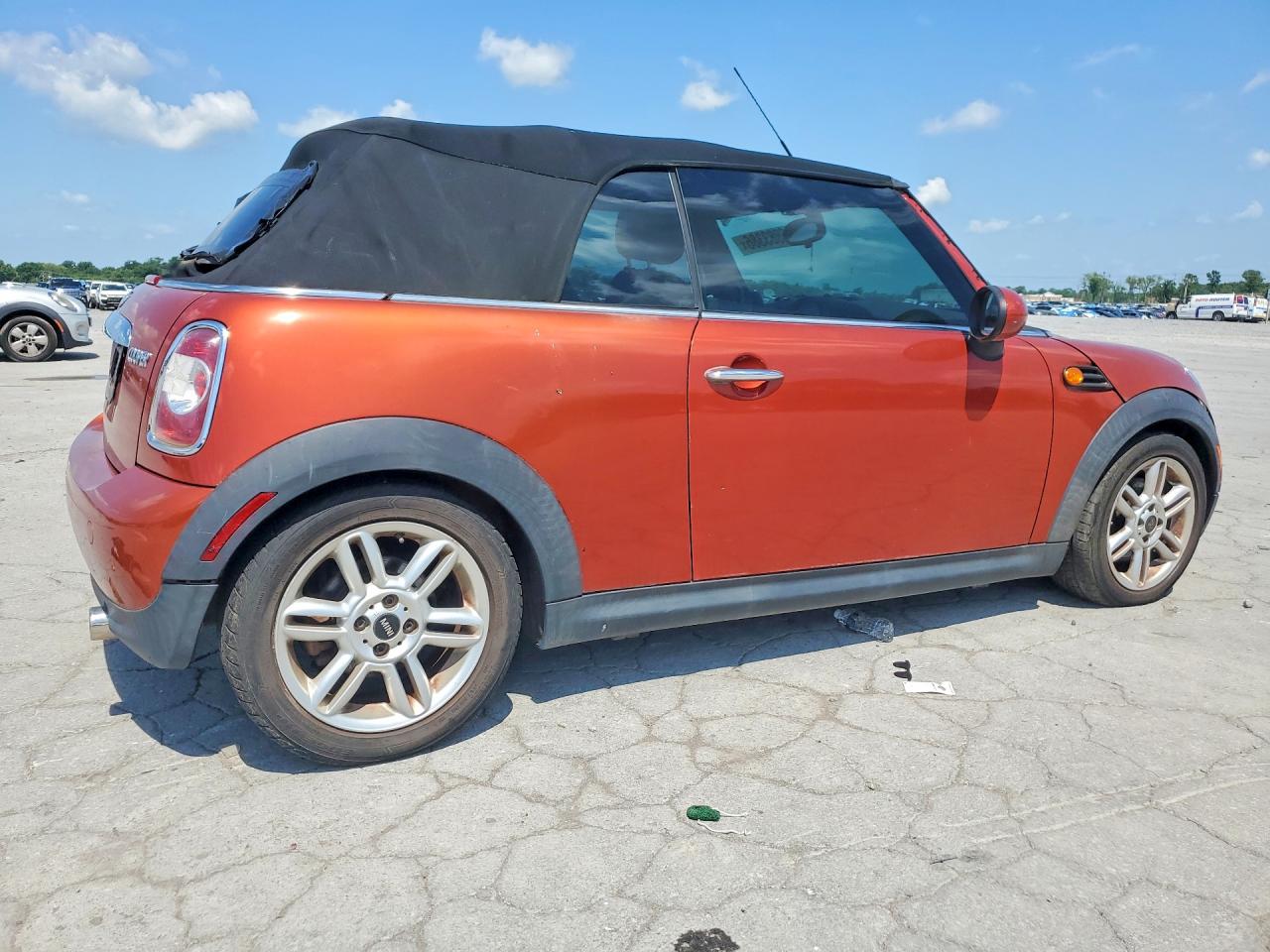 2011 Mini Cooper Orange vin: WMWZN3C53BT133061
