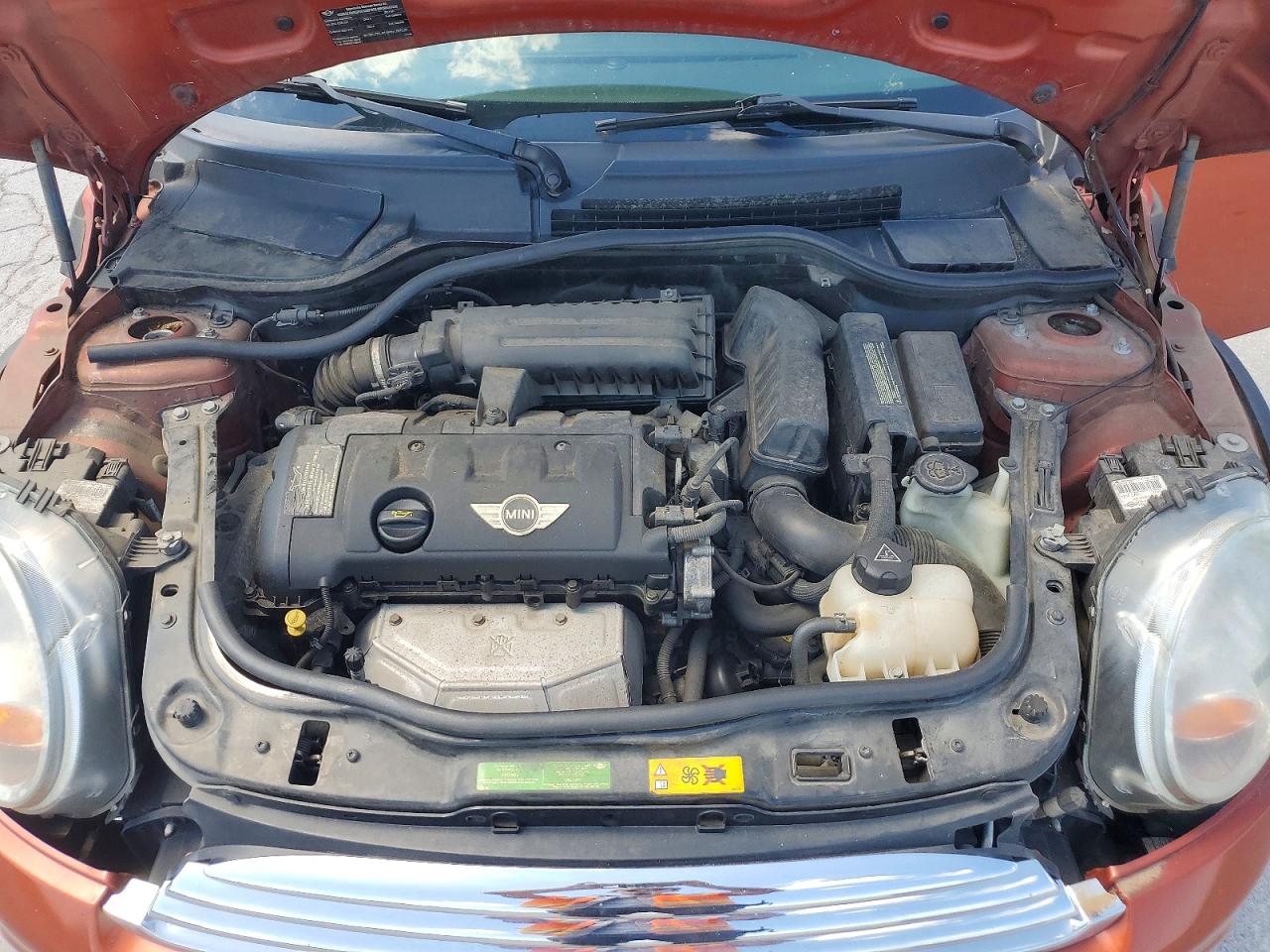 2011 Mini Cooper Orange vin: WMWZN3C53BT133061