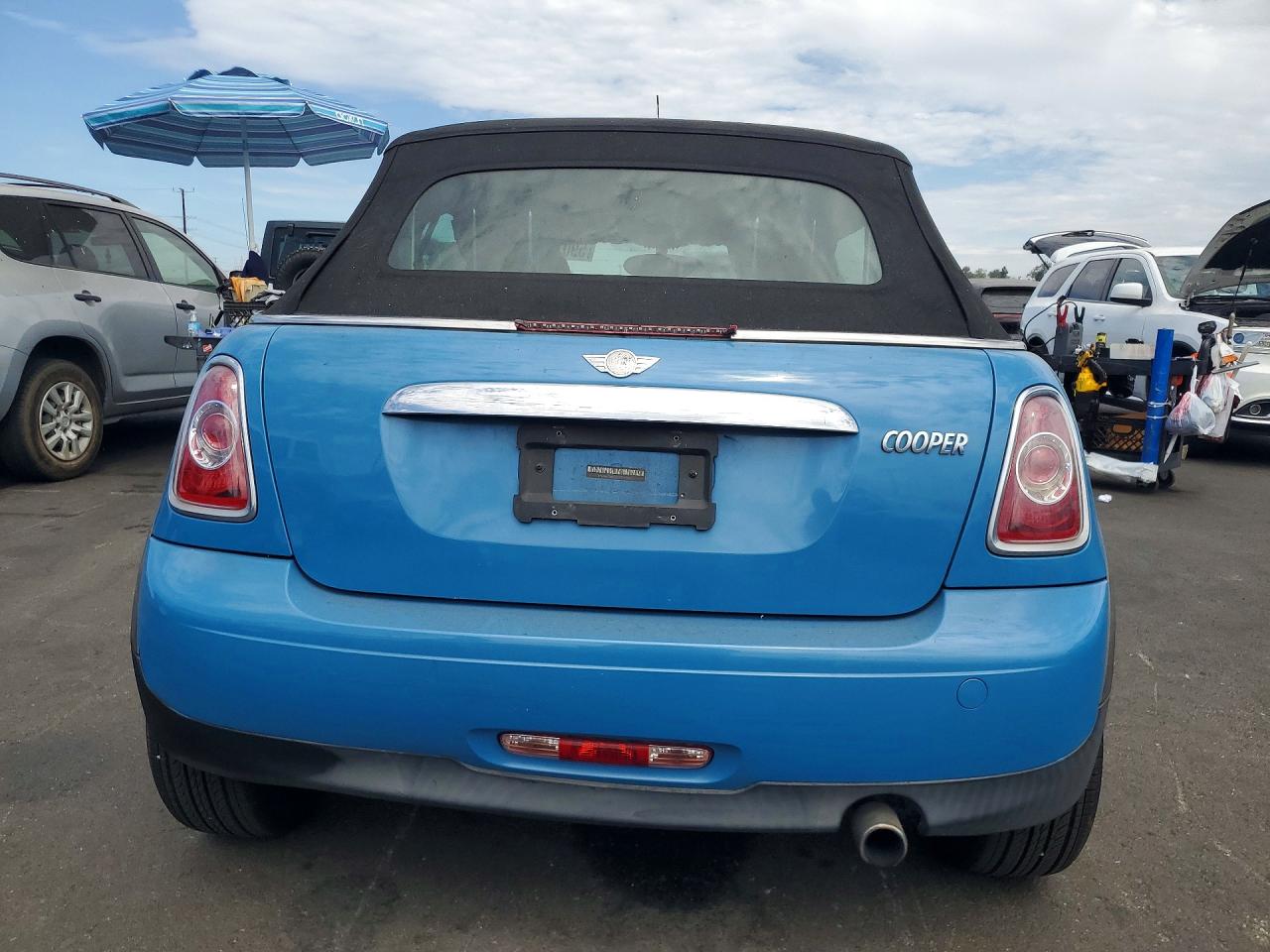 2014 Mini Cooper Blue vin: WMWZN3C53ET570000
