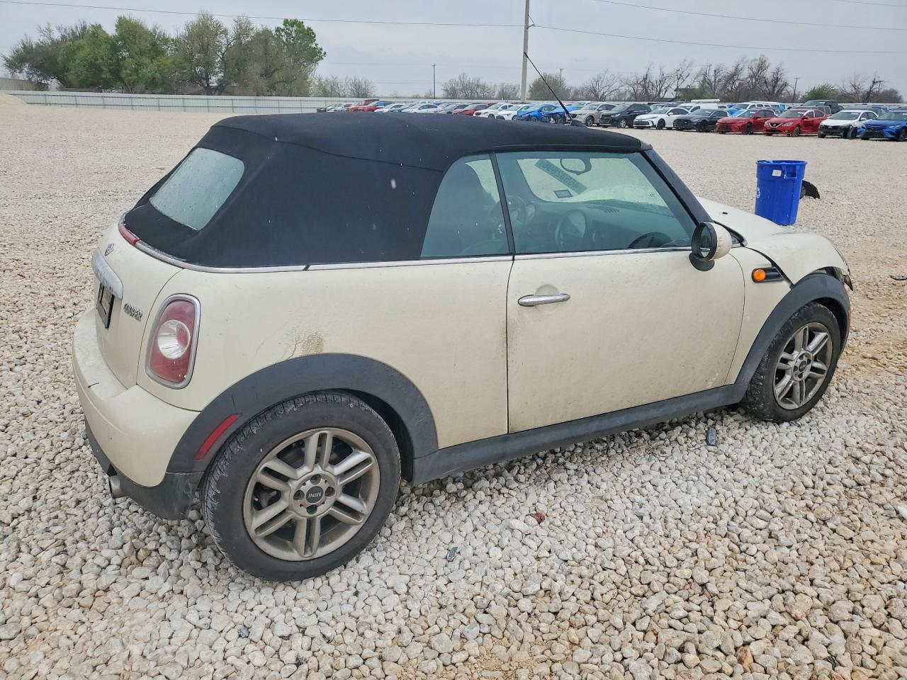 2012 Mini Cooper White vin: WMWZN3C55CT133760