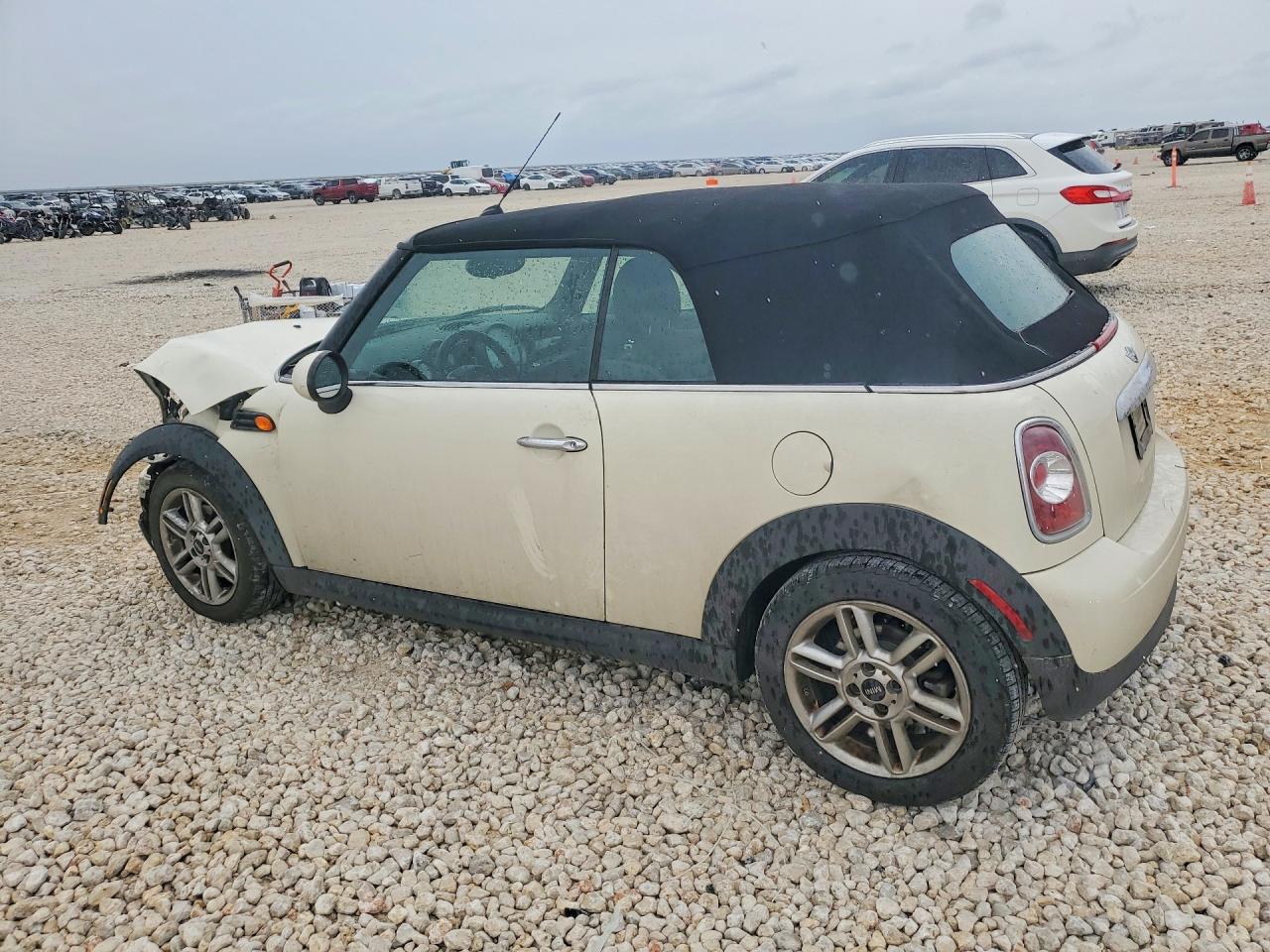 2012 Mini Cooper White vin: WMWZN3C55CT133760