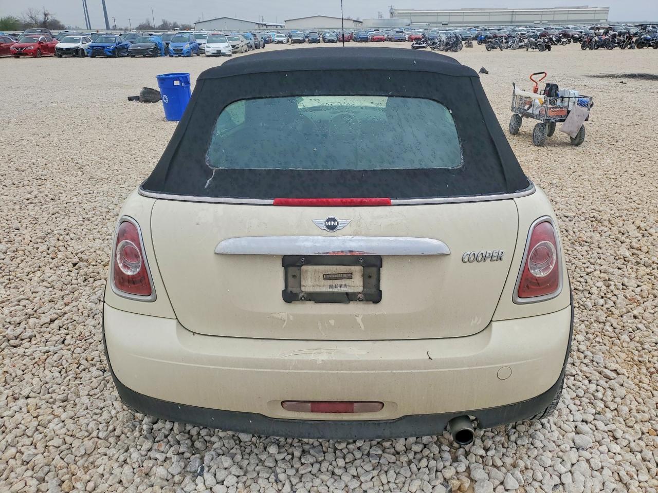 2012 Mini Cooper White vin: WMWZN3C55CT133760