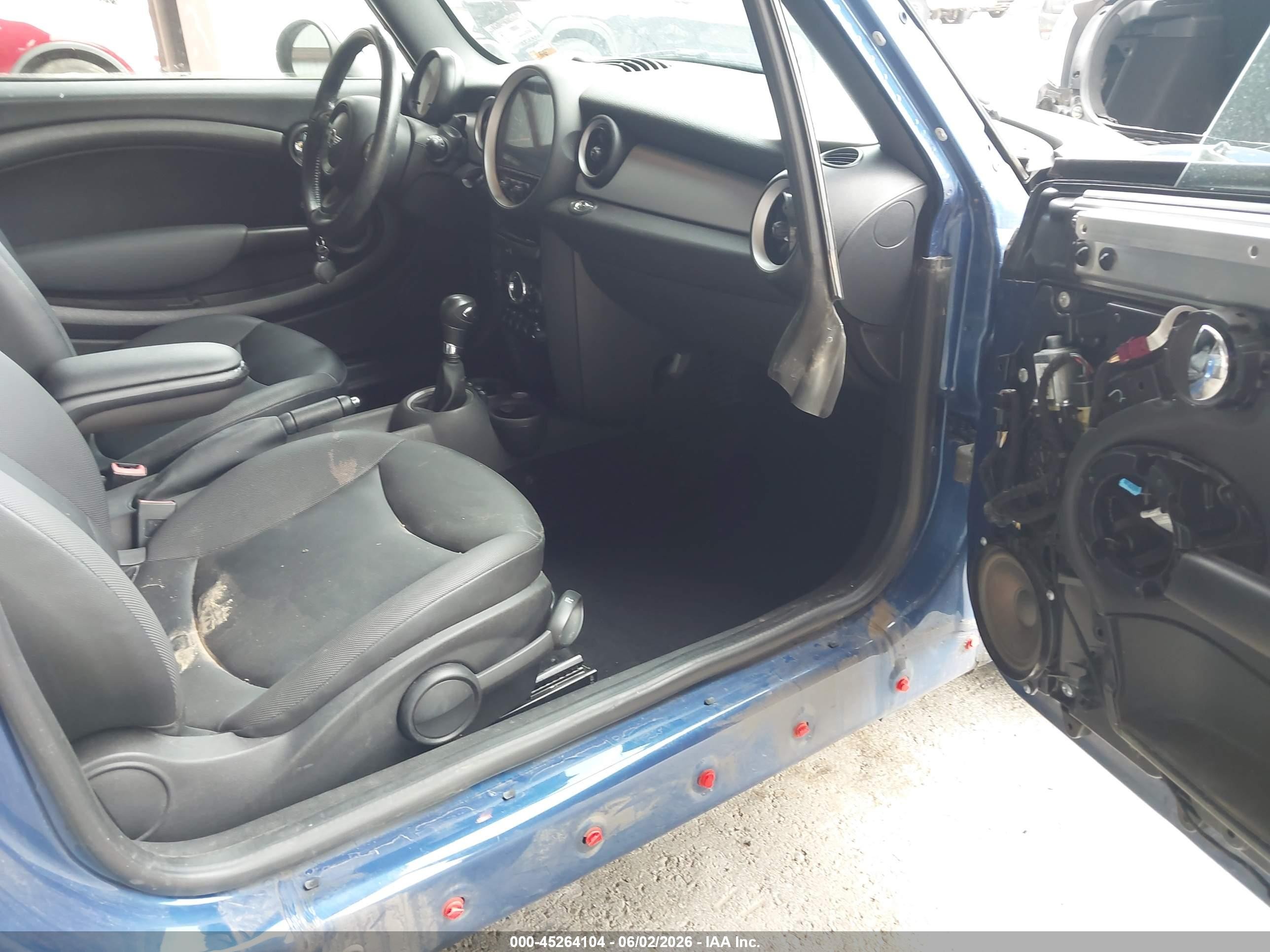 2015 Mini Convertible Cooper Blue vin: WMWZN3C55FT862667