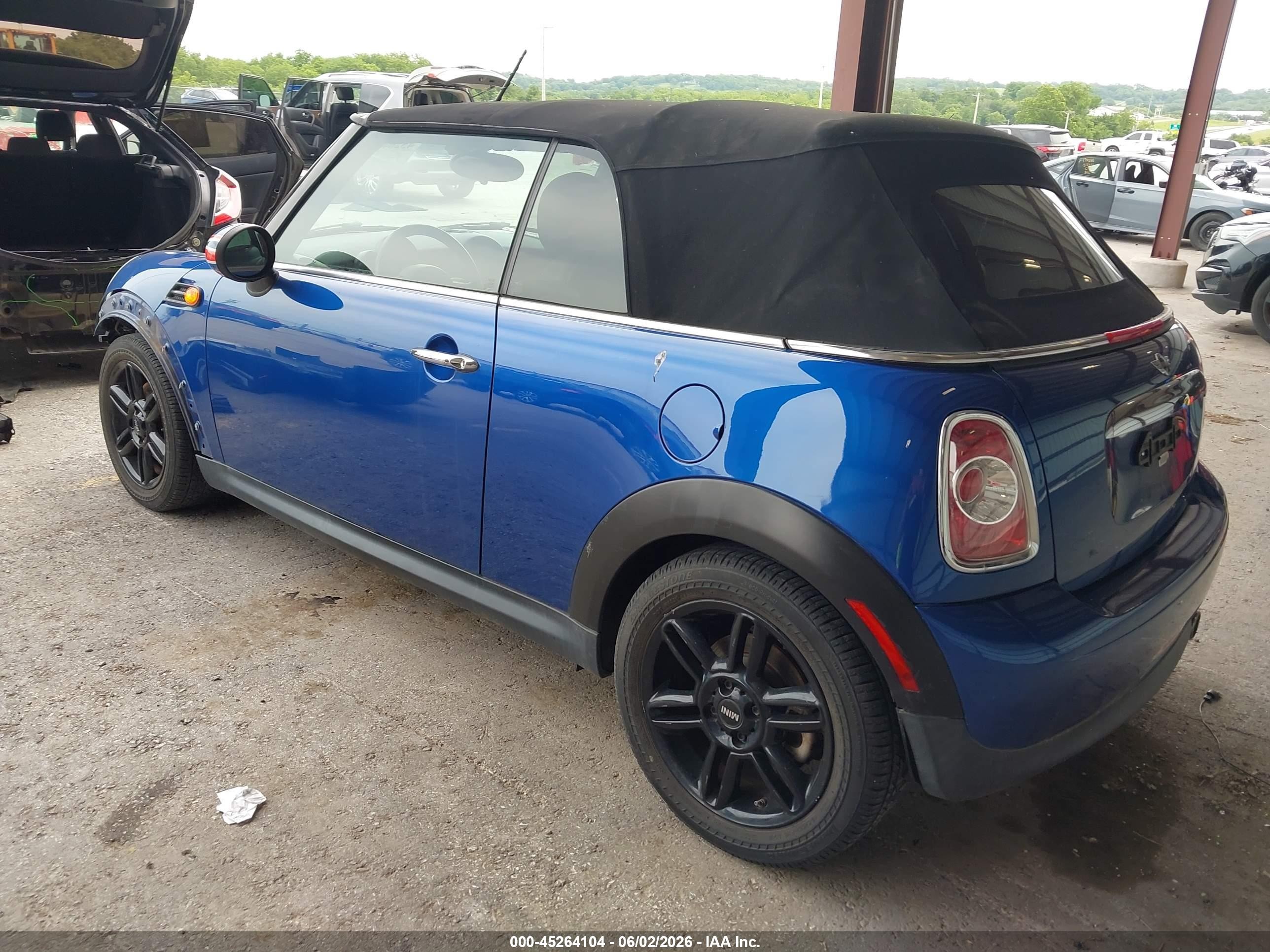 2015 Mini Convertible Cooper Blue vin: WMWZN3C55FT862667