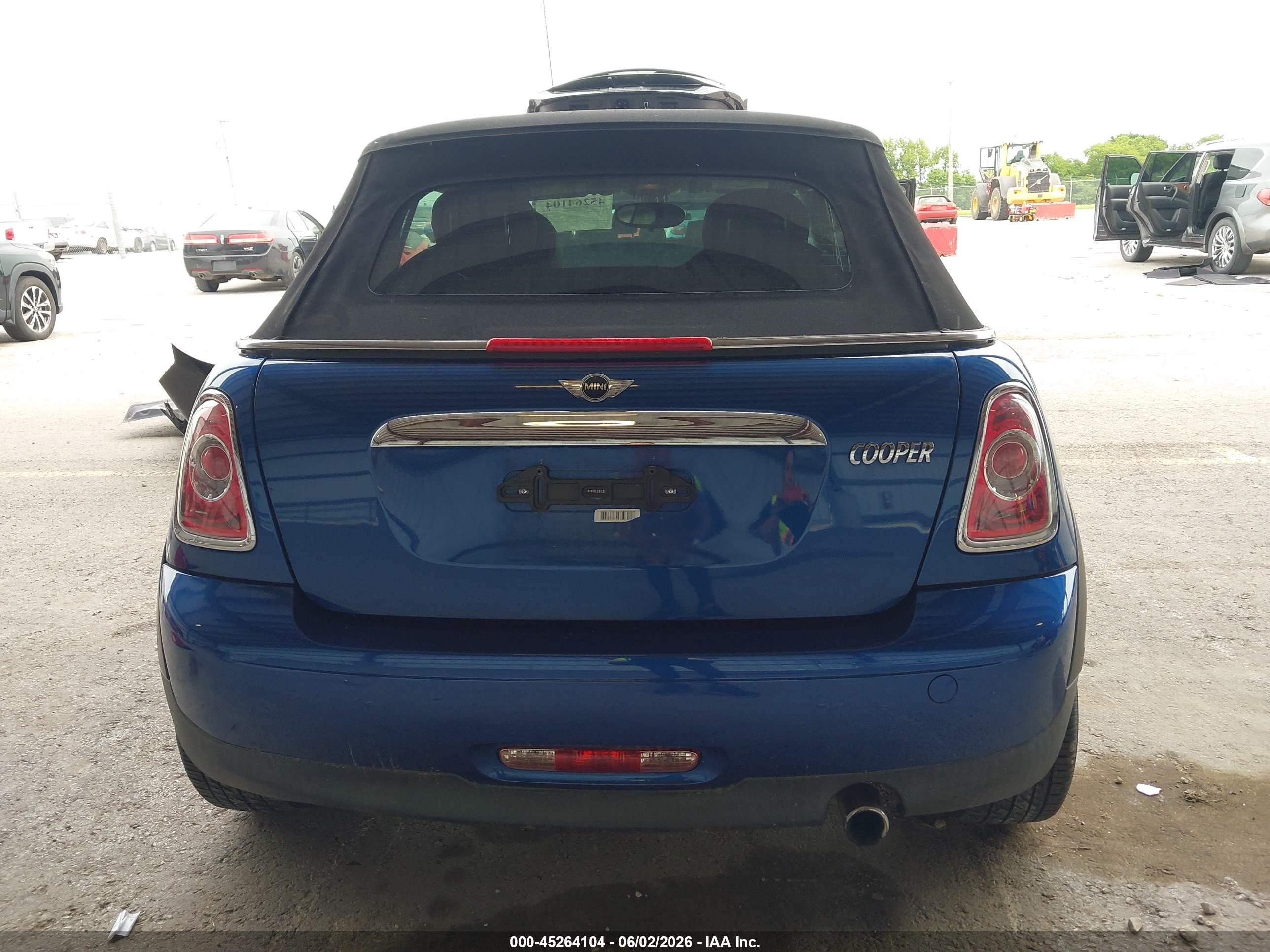 2015 Mini Convertible Cooper Blue vin: WMWZN3C55FT862667