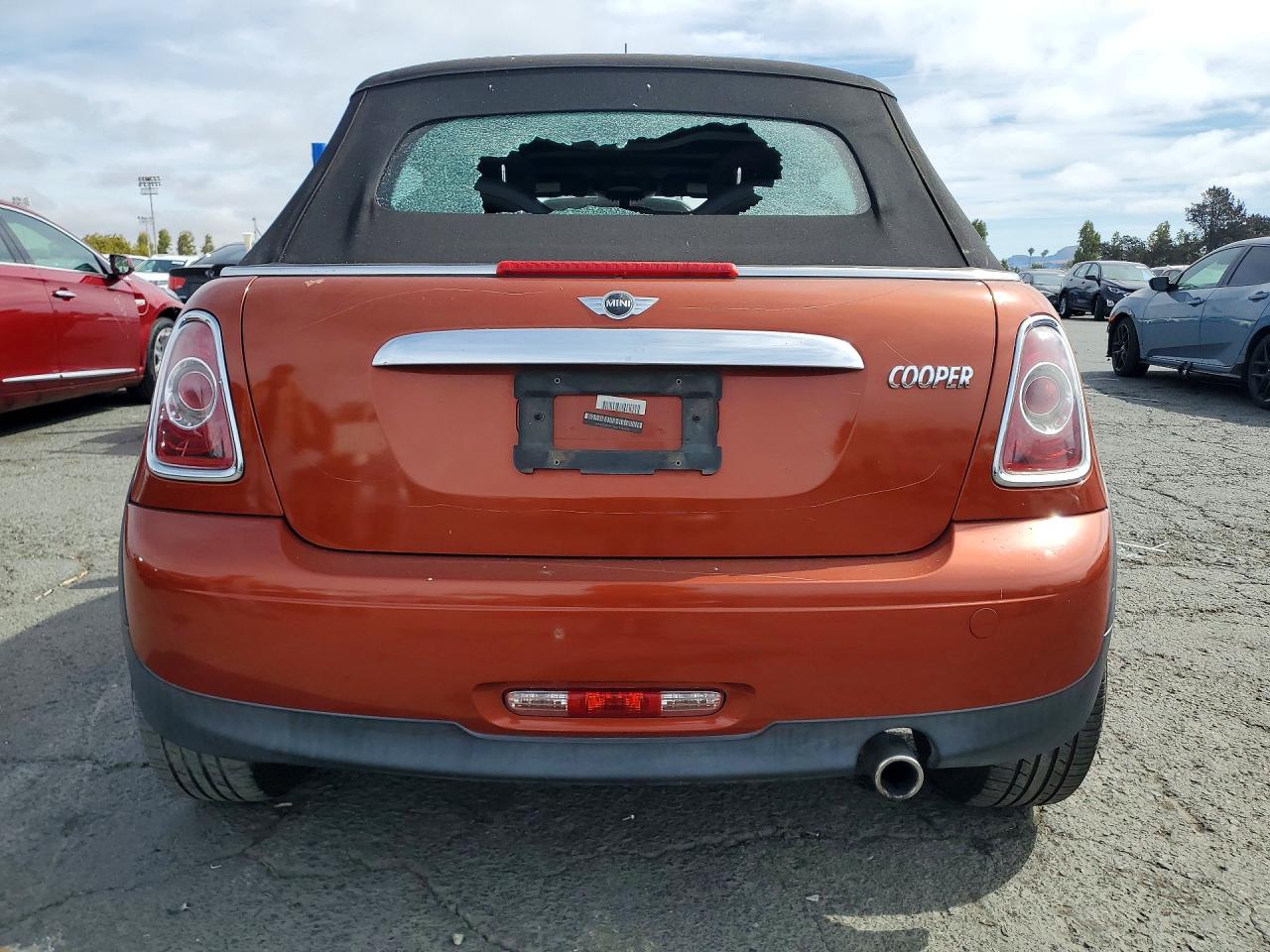 2012 Mini Cooper Orange vin: WMWZN3C56CT134562