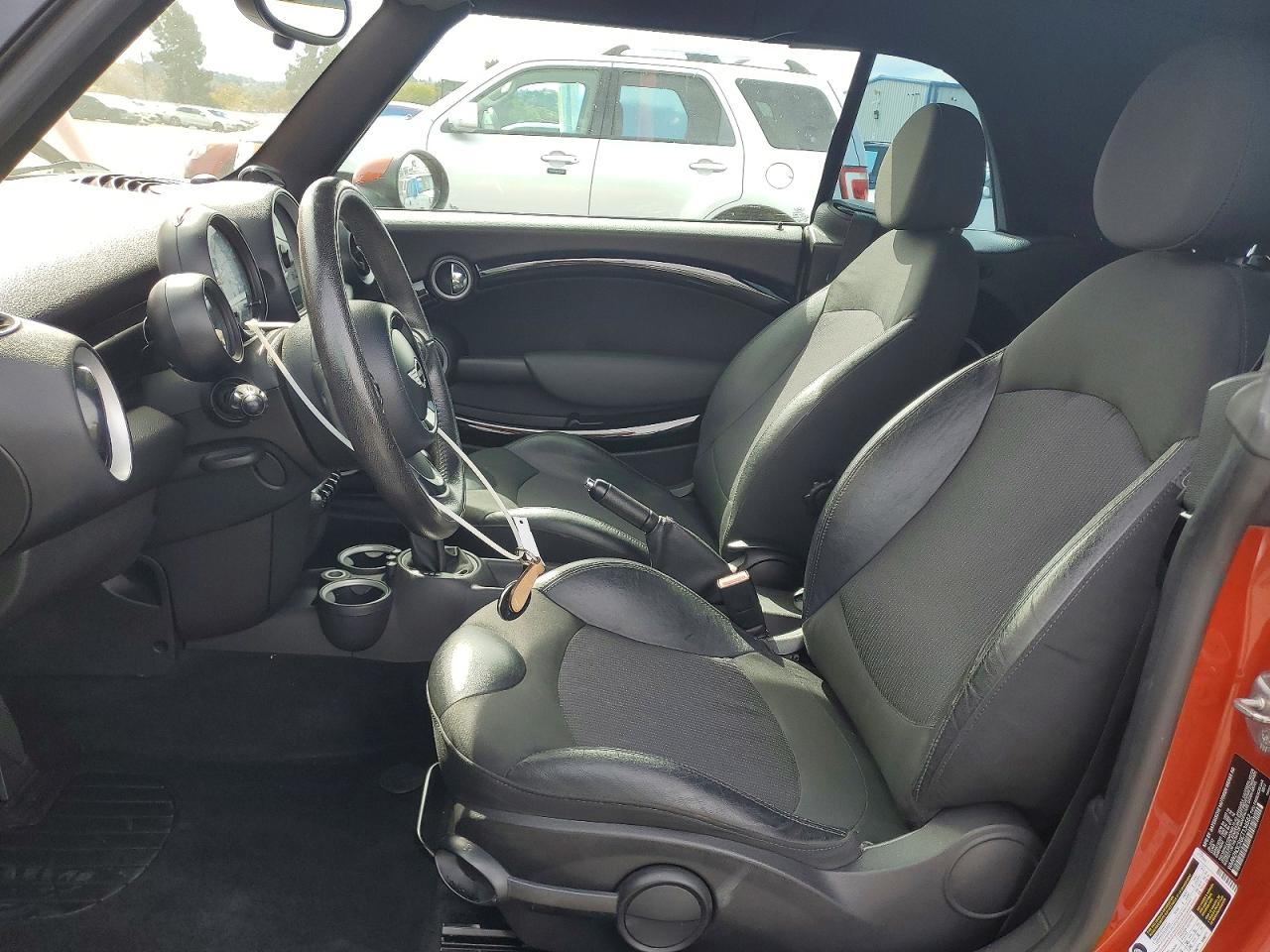 2012 Mini Cooper Orange vin: WMWZN3C56CT134562