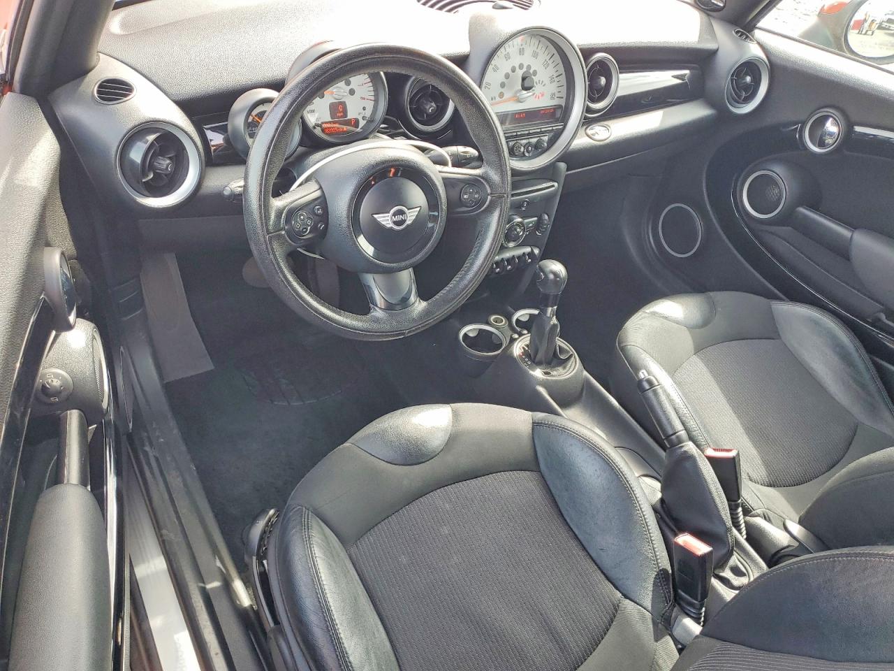 2012 Mini Cooper Orange vin: WMWZN3C56CT134562