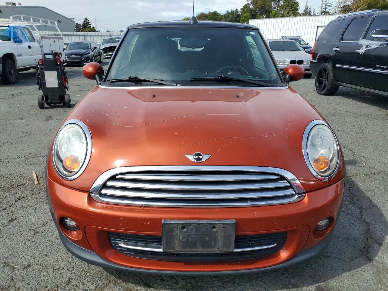 2012 Mini Cooper Orange vin: WMWZN3C56CT134562