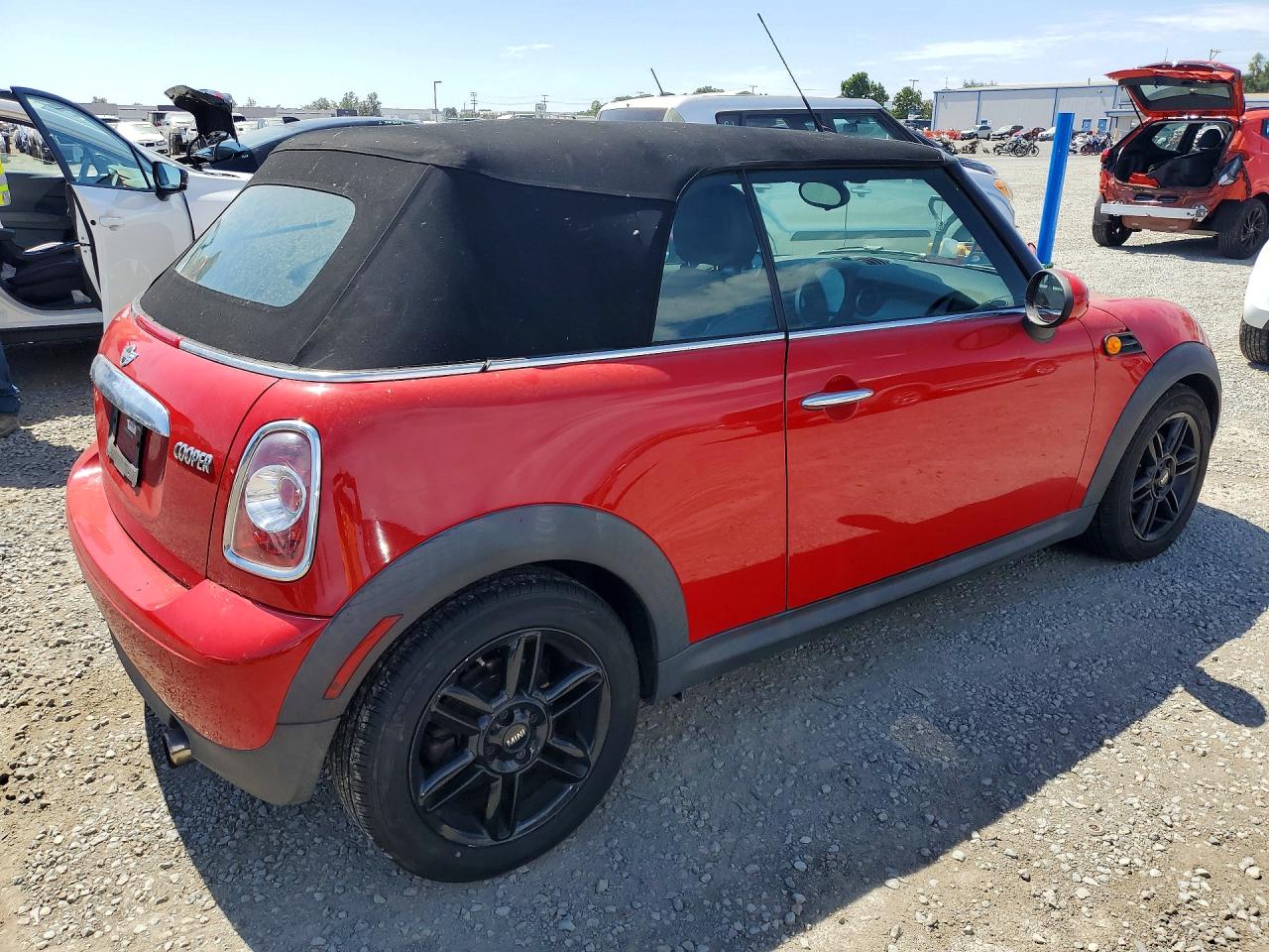 2015 Mini Cooper Red vin: WMWZN3C57FT862136