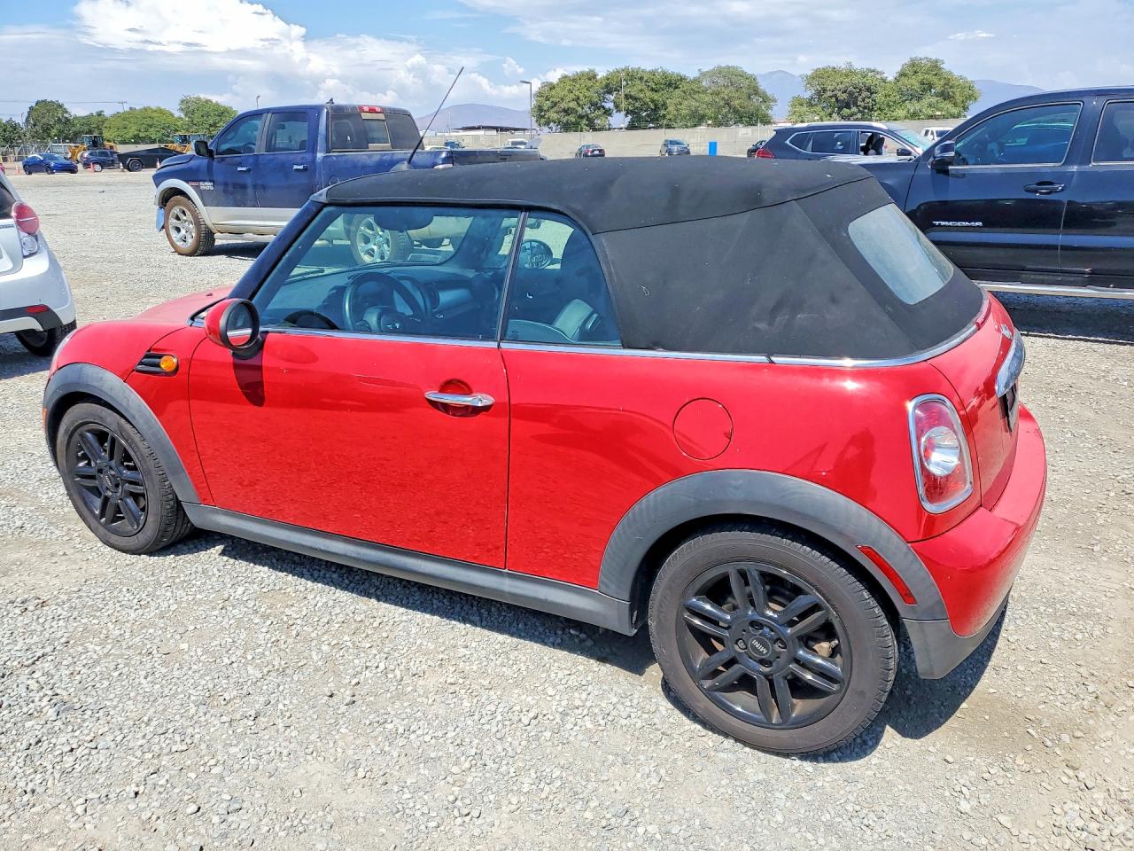2015 Mini Cooper Red vin: WMWZN3C57FT862136