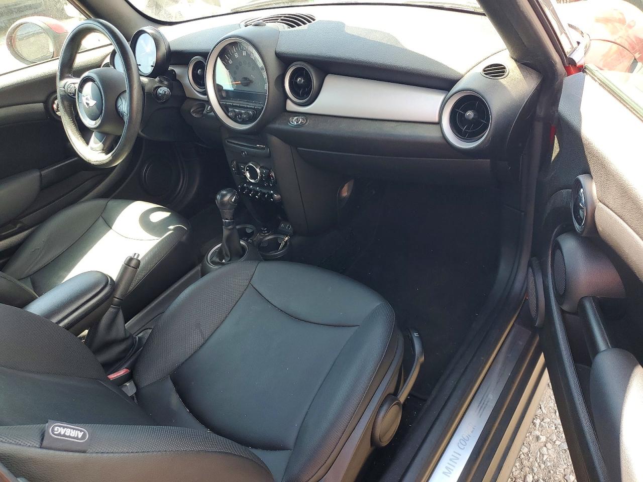 2015 Mini Cooper Red vin: WMWZN3C57FT862136