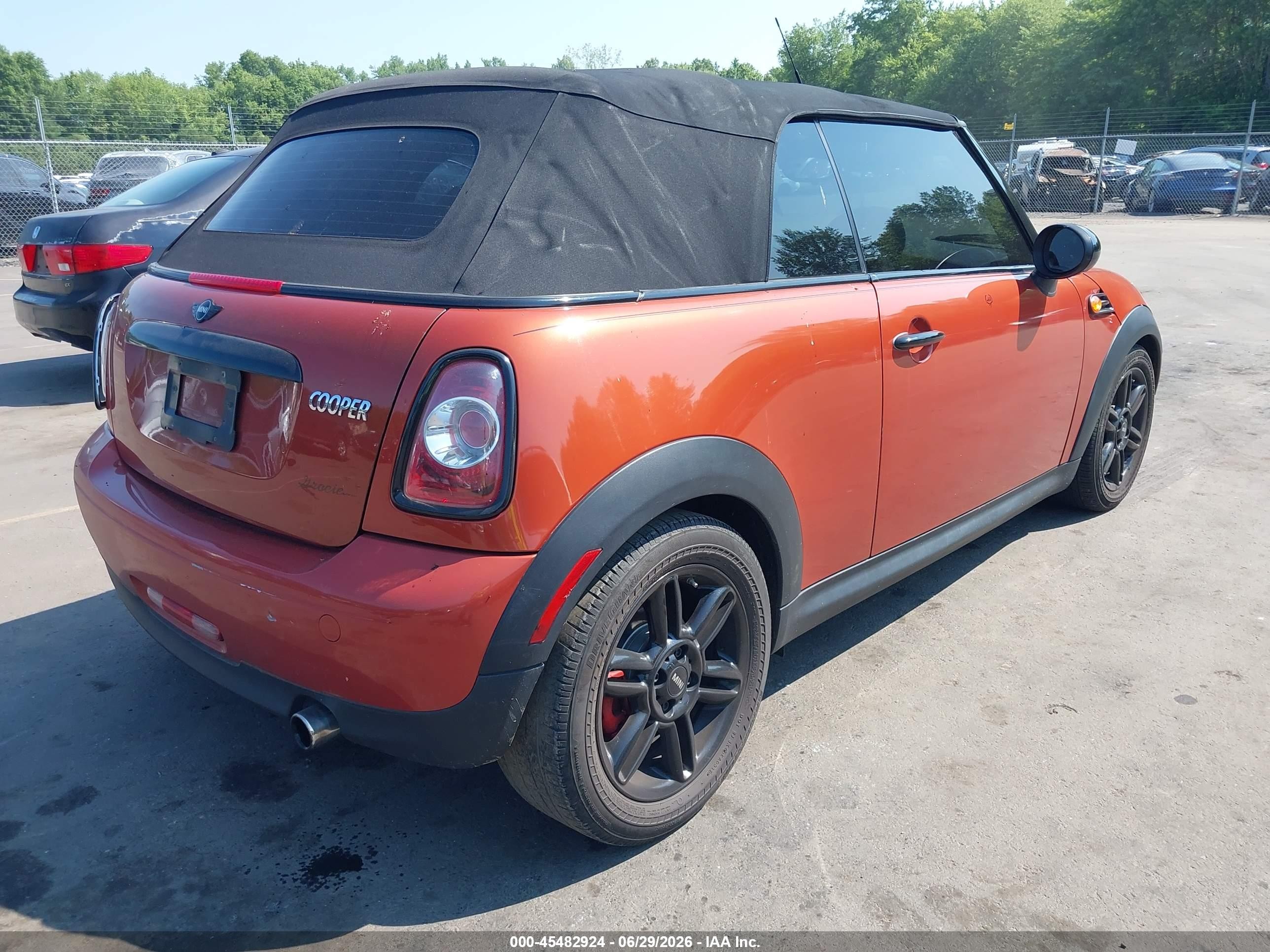 2013 Mini Convertible Cooper Orange vin: WMWZN3C58DT568113