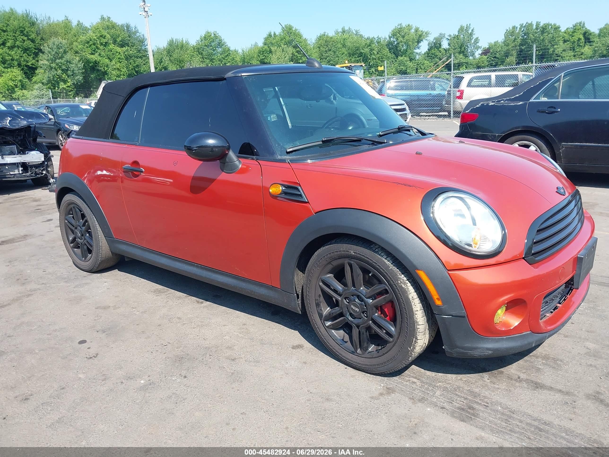 2013 Mini Convertible Cooper Orange vin: WMWZN3C58DT568113
