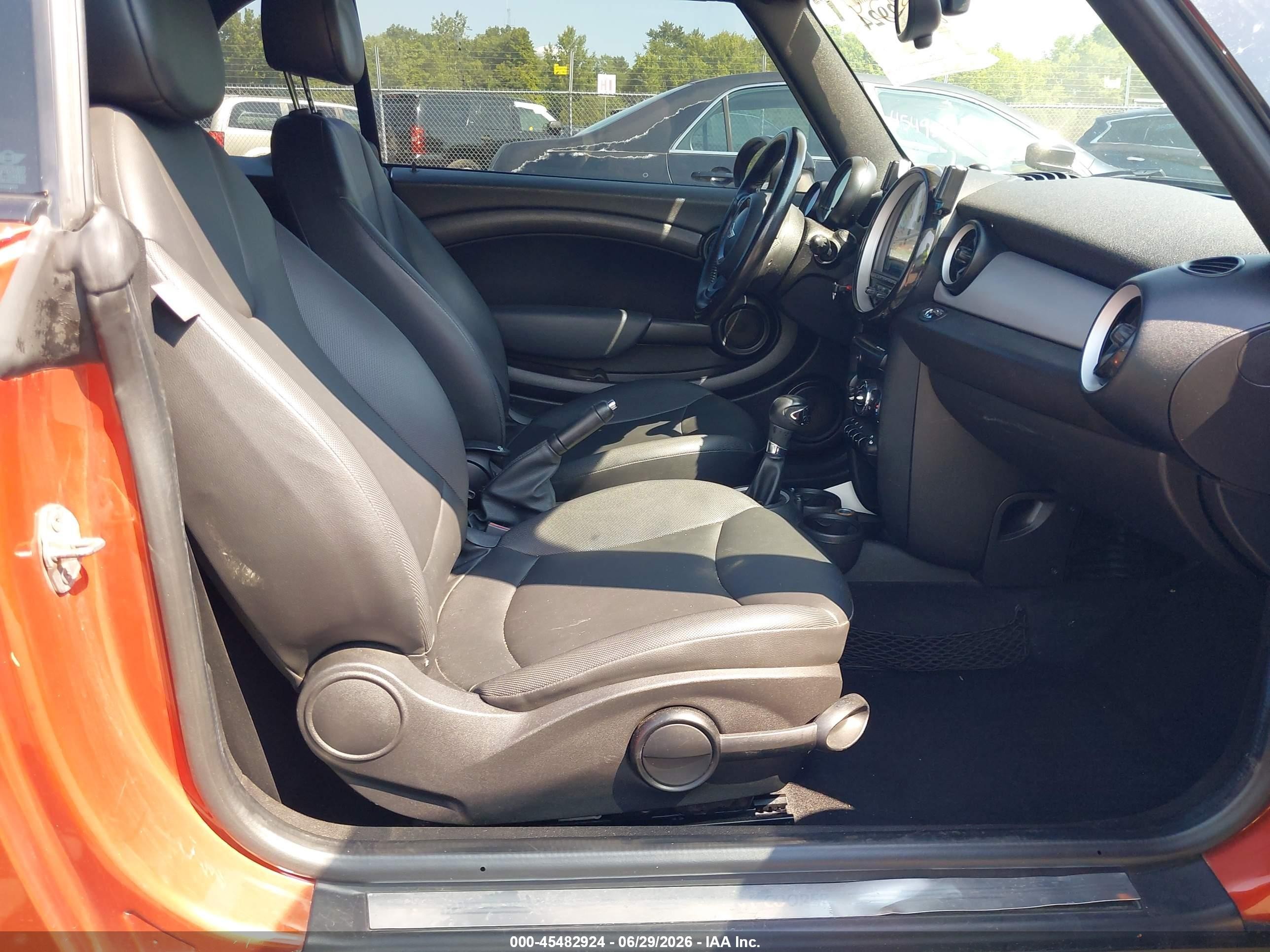 2013 Mini Convertible Cooper Orange vin: WMWZN3C58DT568113
