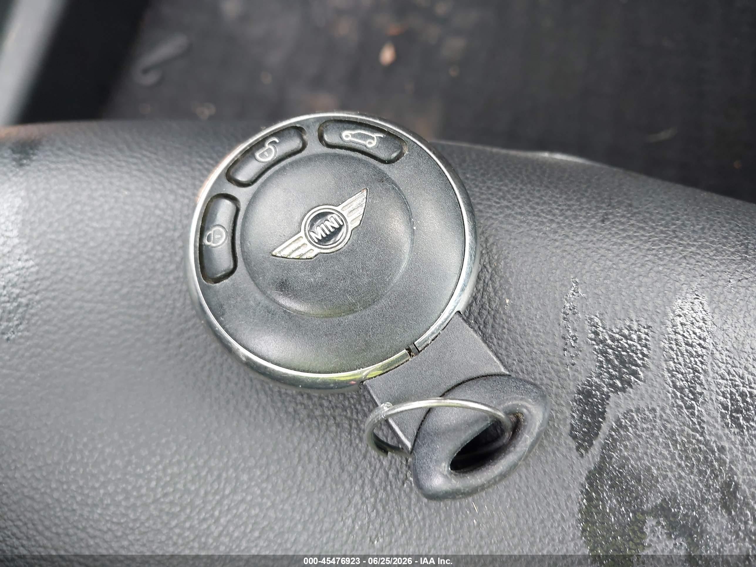 2011 Mini Cooper   Бежевый vin: WMWZN3C59BTZ78187