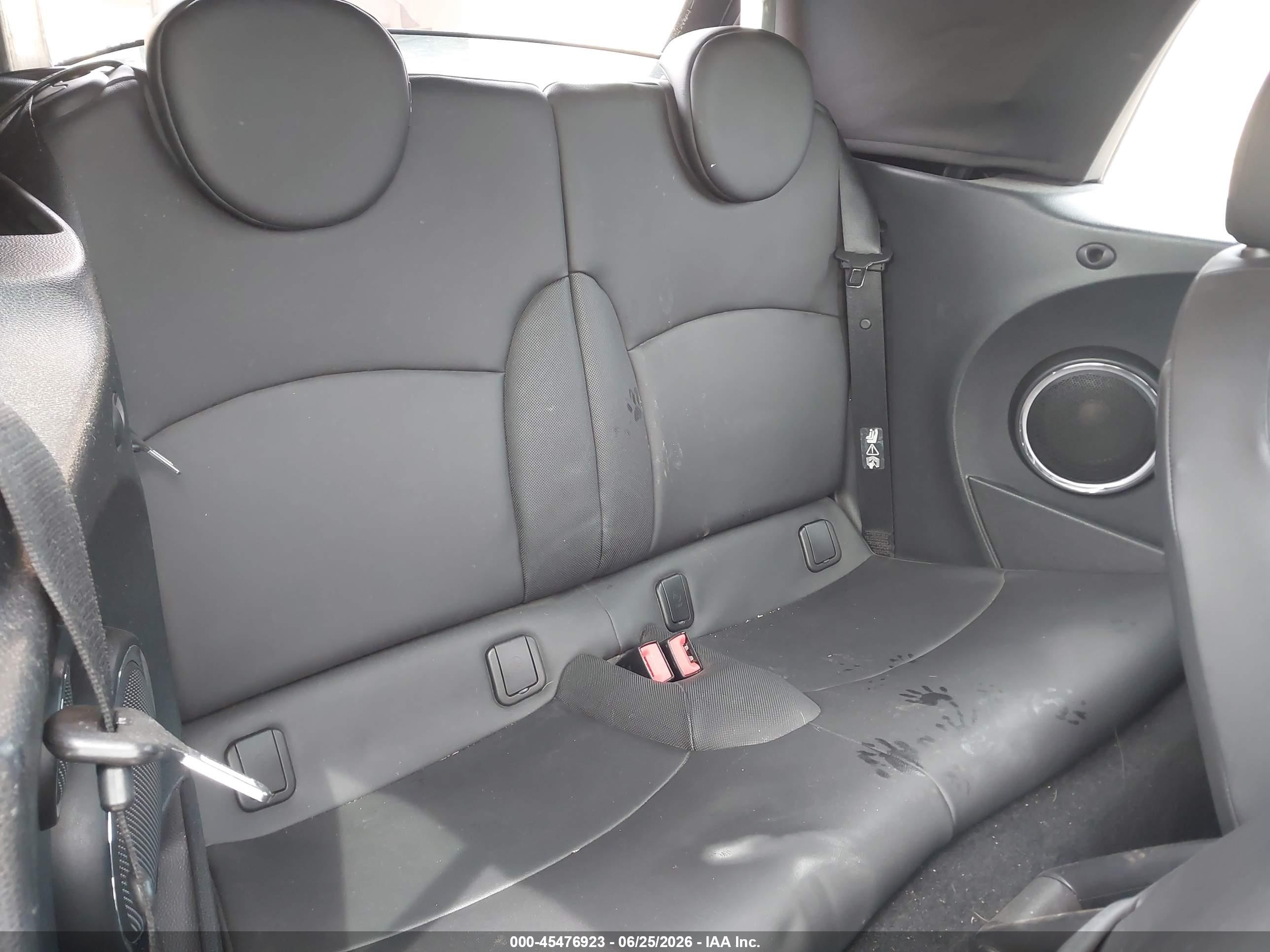 2011 Mini Cooper   Бежевый vin: WMWZN3C59BTZ78187