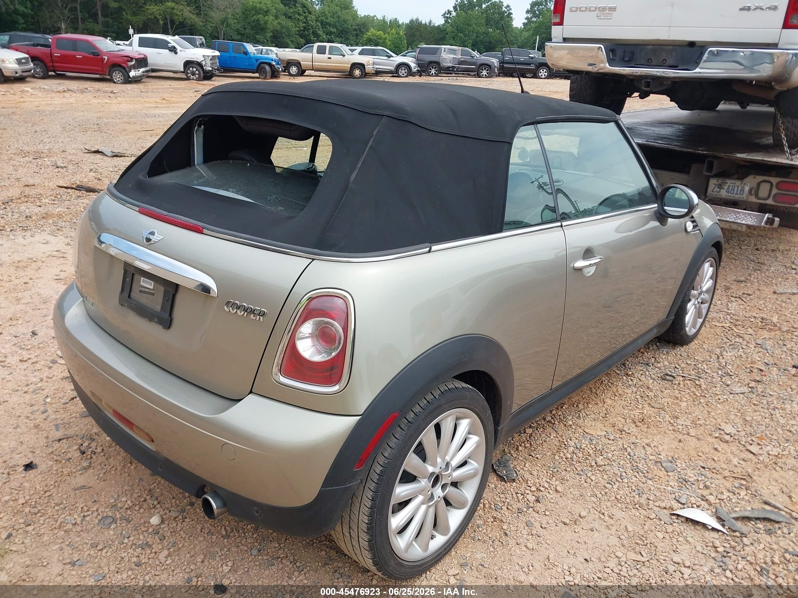 2011 Mini Cooper   Бежевый vin: WMWZN3C59BTZ78187