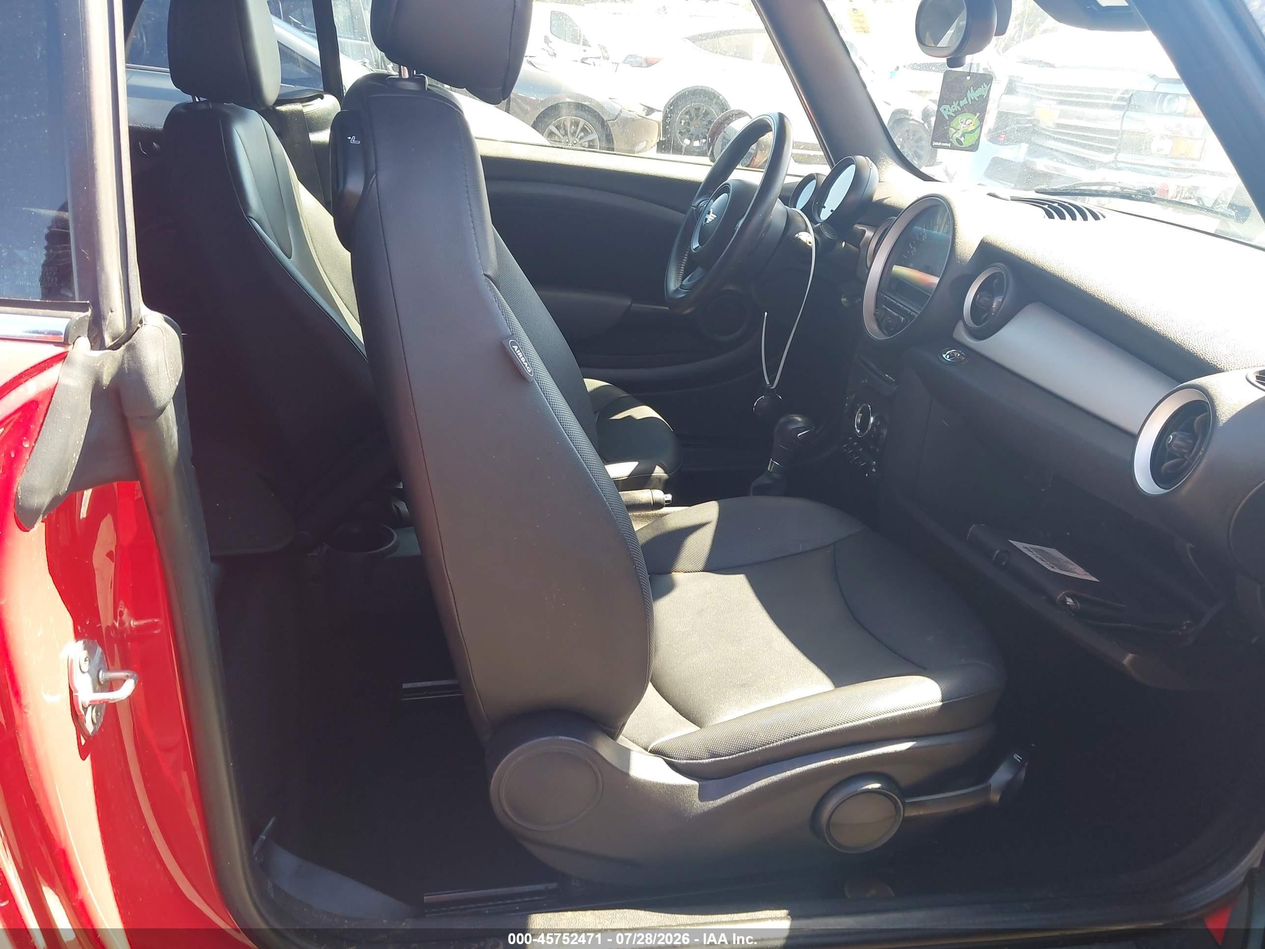 2015 Mini Convertible Cooper Red vin: WMWZN3C59FT862087