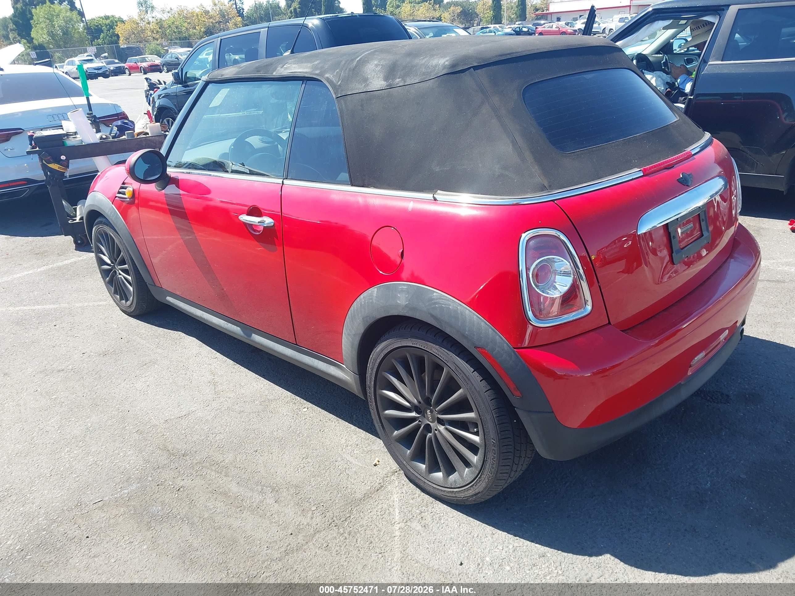 2015 Mini Convertible Cooper Red vin: WMWZN3C59FT862087