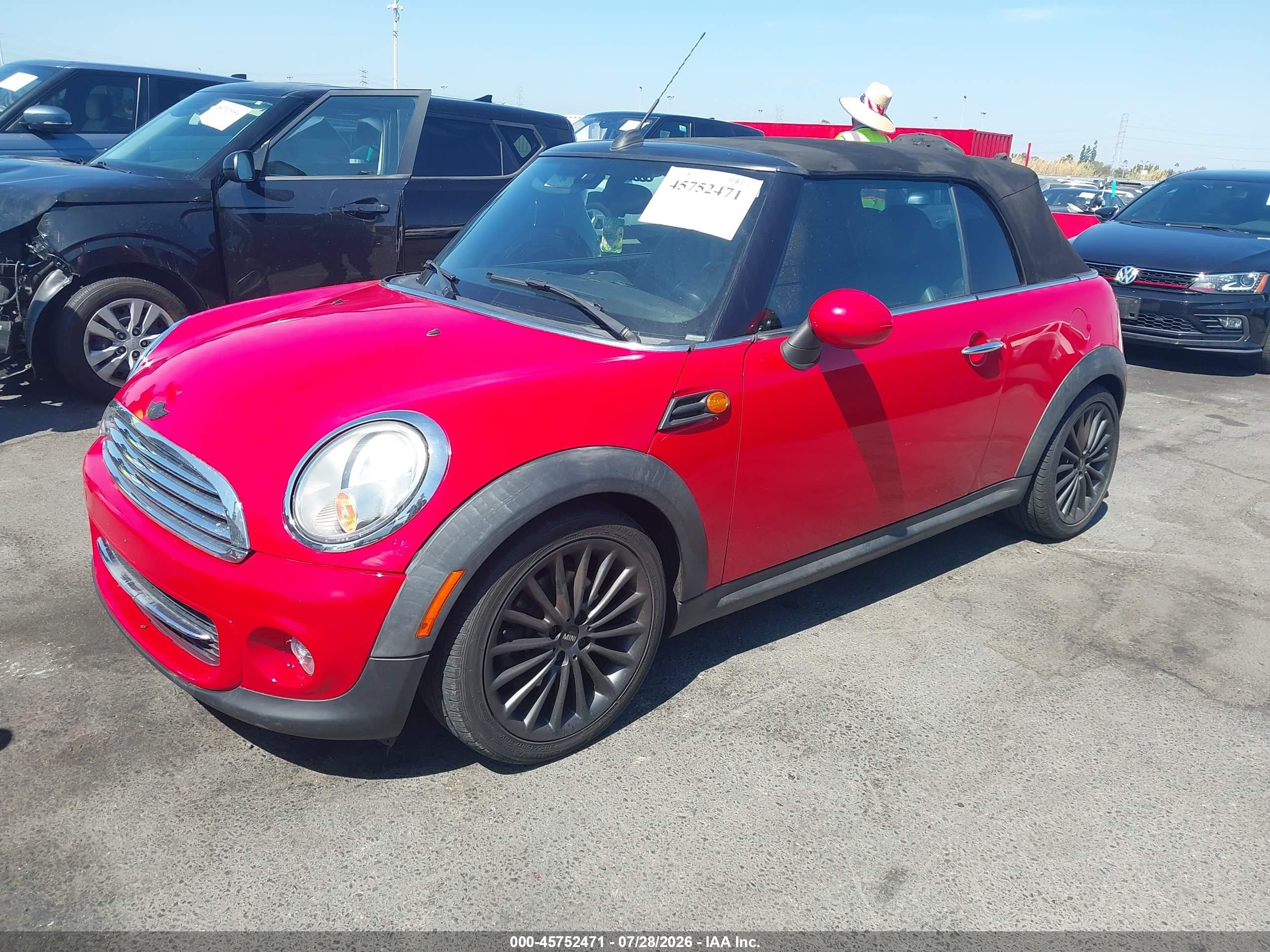 2015 Mini Convertible Cooper Red vin: WMWZN3C59FT862087