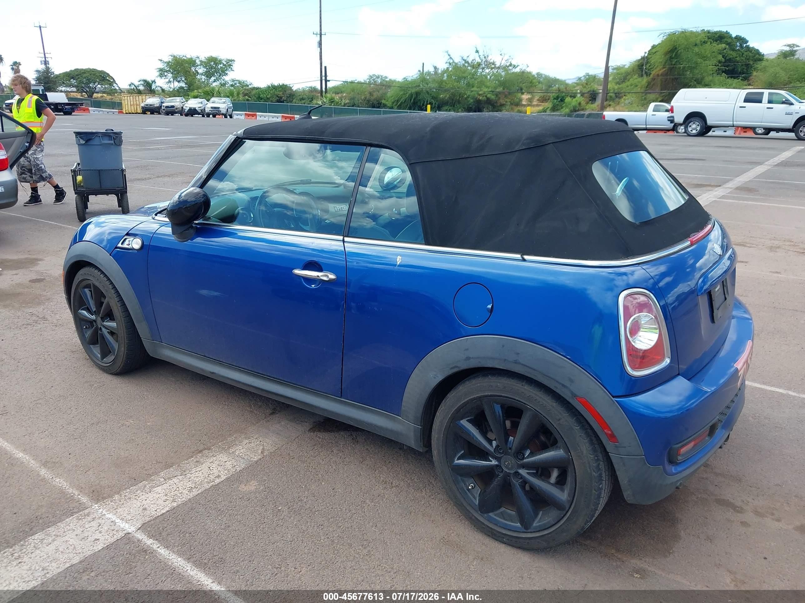 2013 Mini Convertible Cooper S Blue vin: WMWZP3C50DT551140