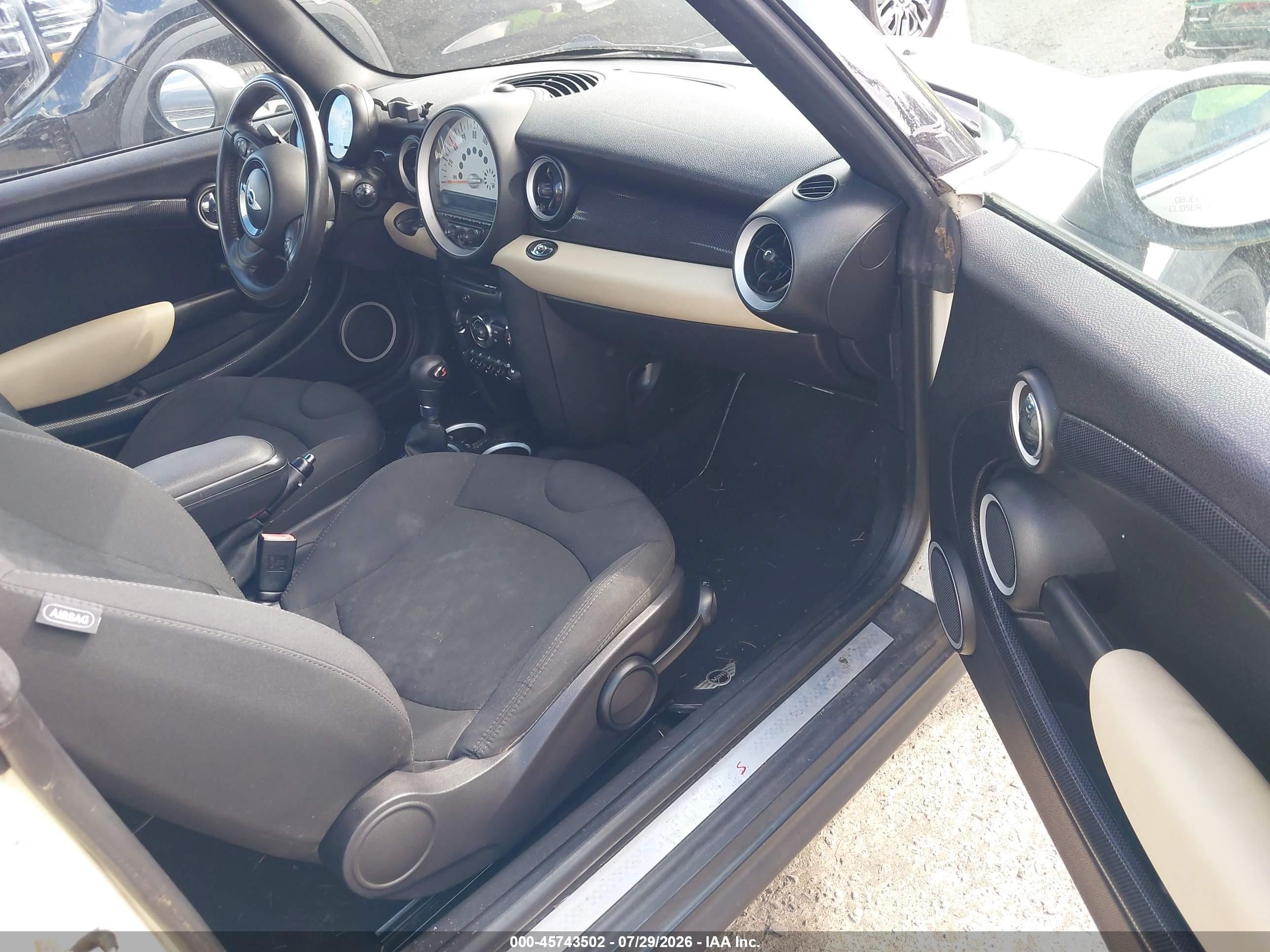 2012 Mini Cooper S   Белый vin: WMWZP3C51CT250357