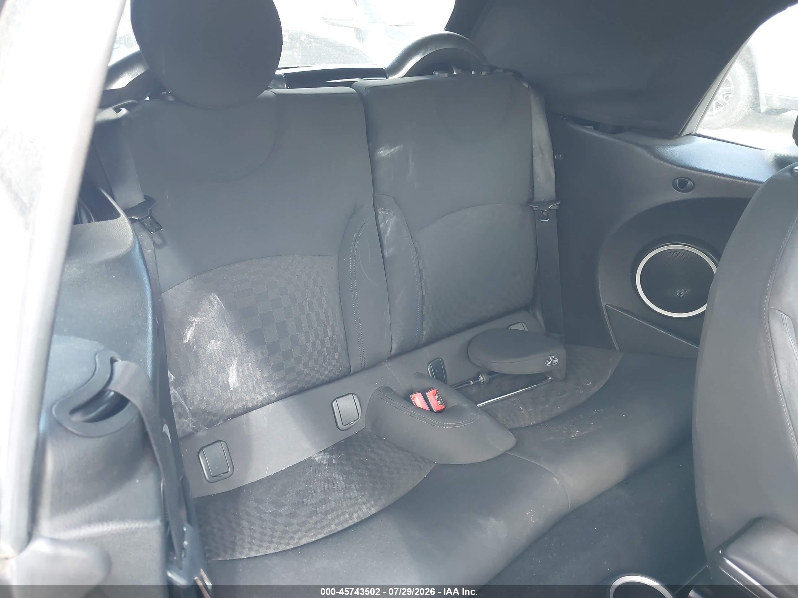 2012 Mini Cooper S   Белый vin: WMWZP3C51CT250357