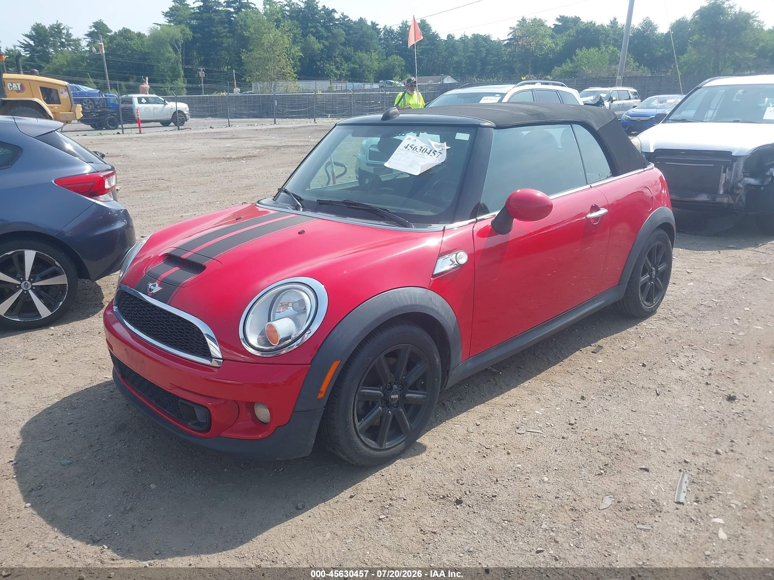 2013 Mini Convertible Cooper S Red vin: WMWZP3C51DT705791
