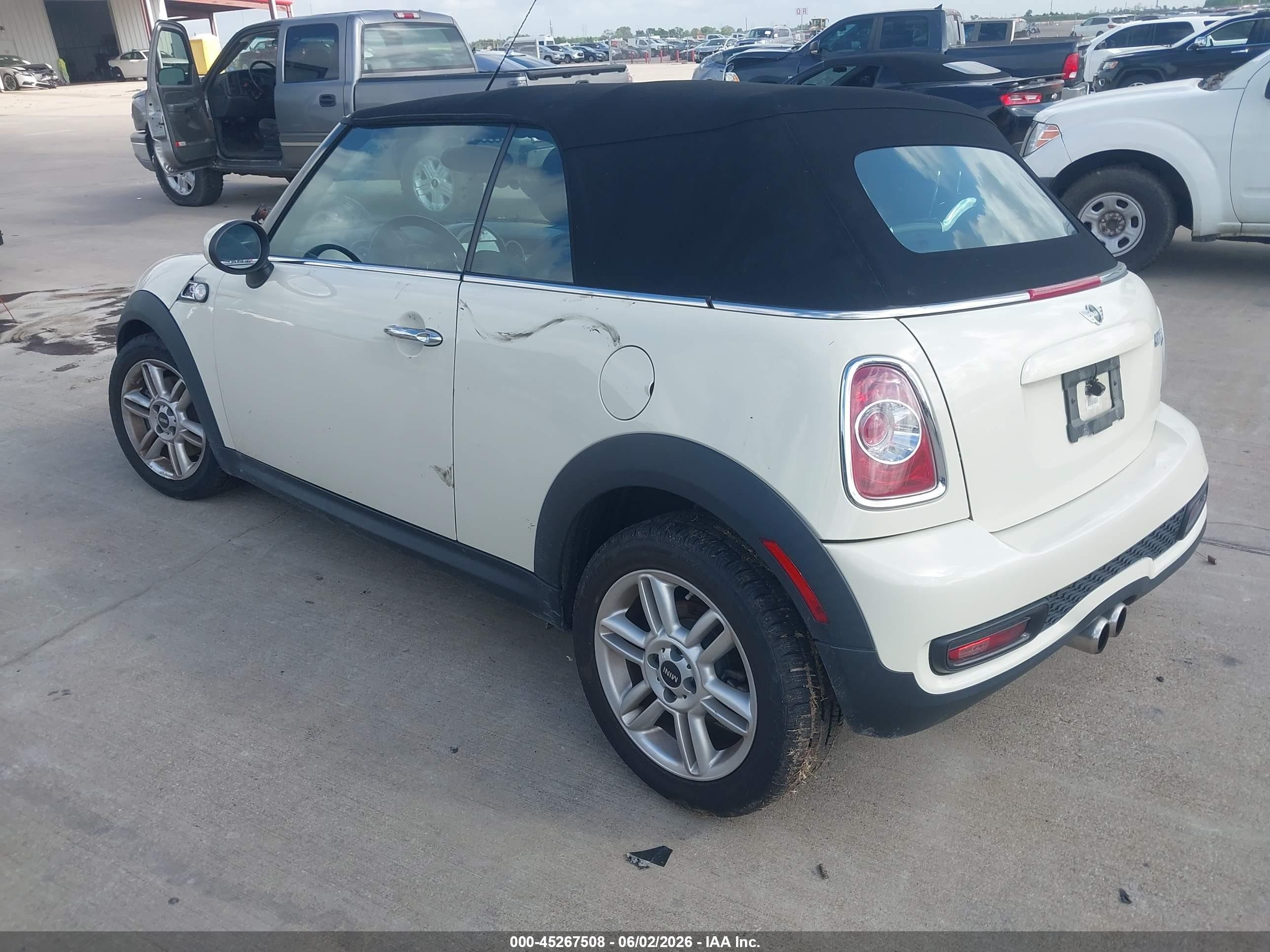 2011 Mini Cooper S   White vin: WMWZP3C52BT249085
