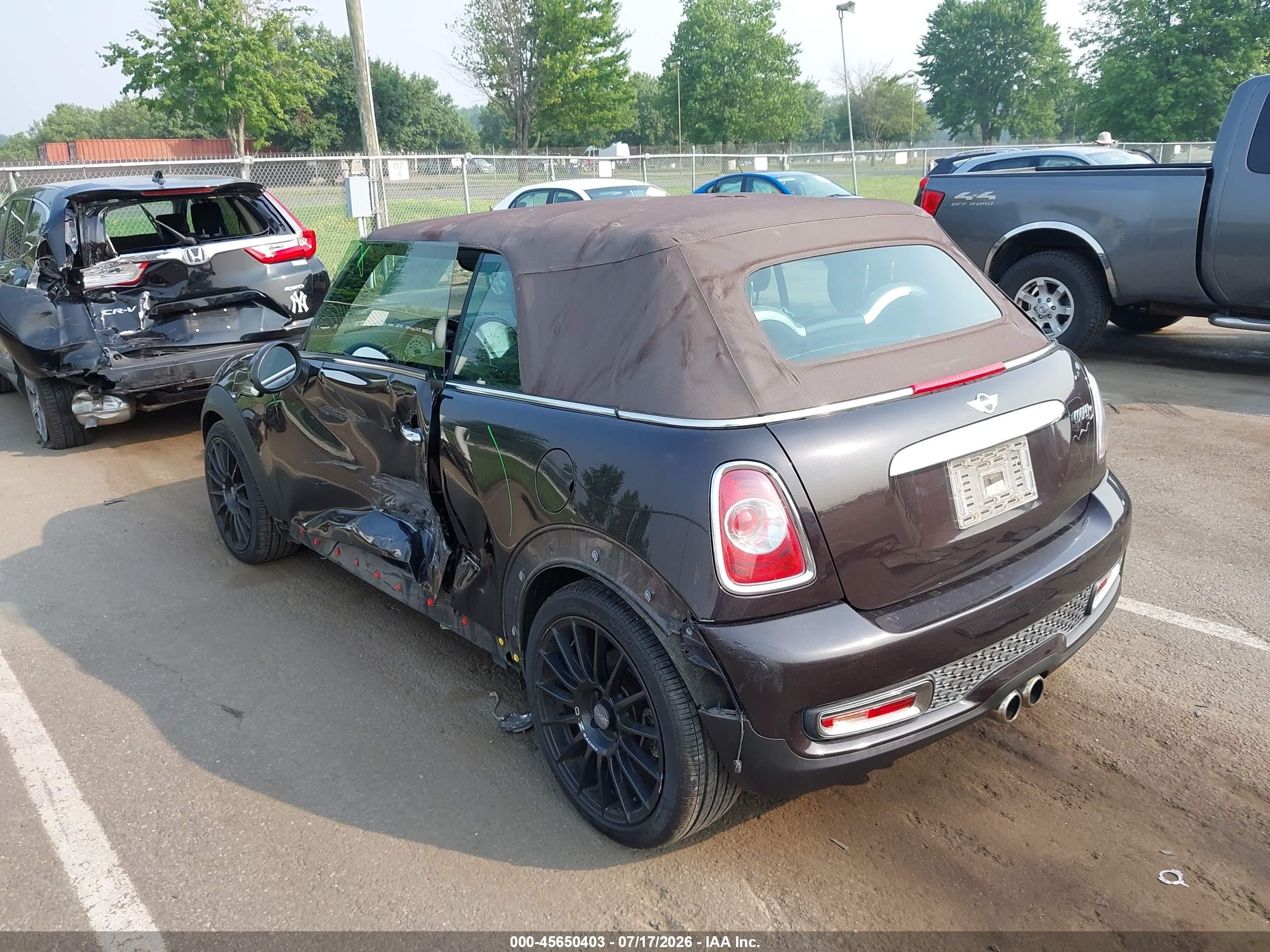 2012 Mini Cooper S   Коричневый vin: WMWZP3C54CT549857