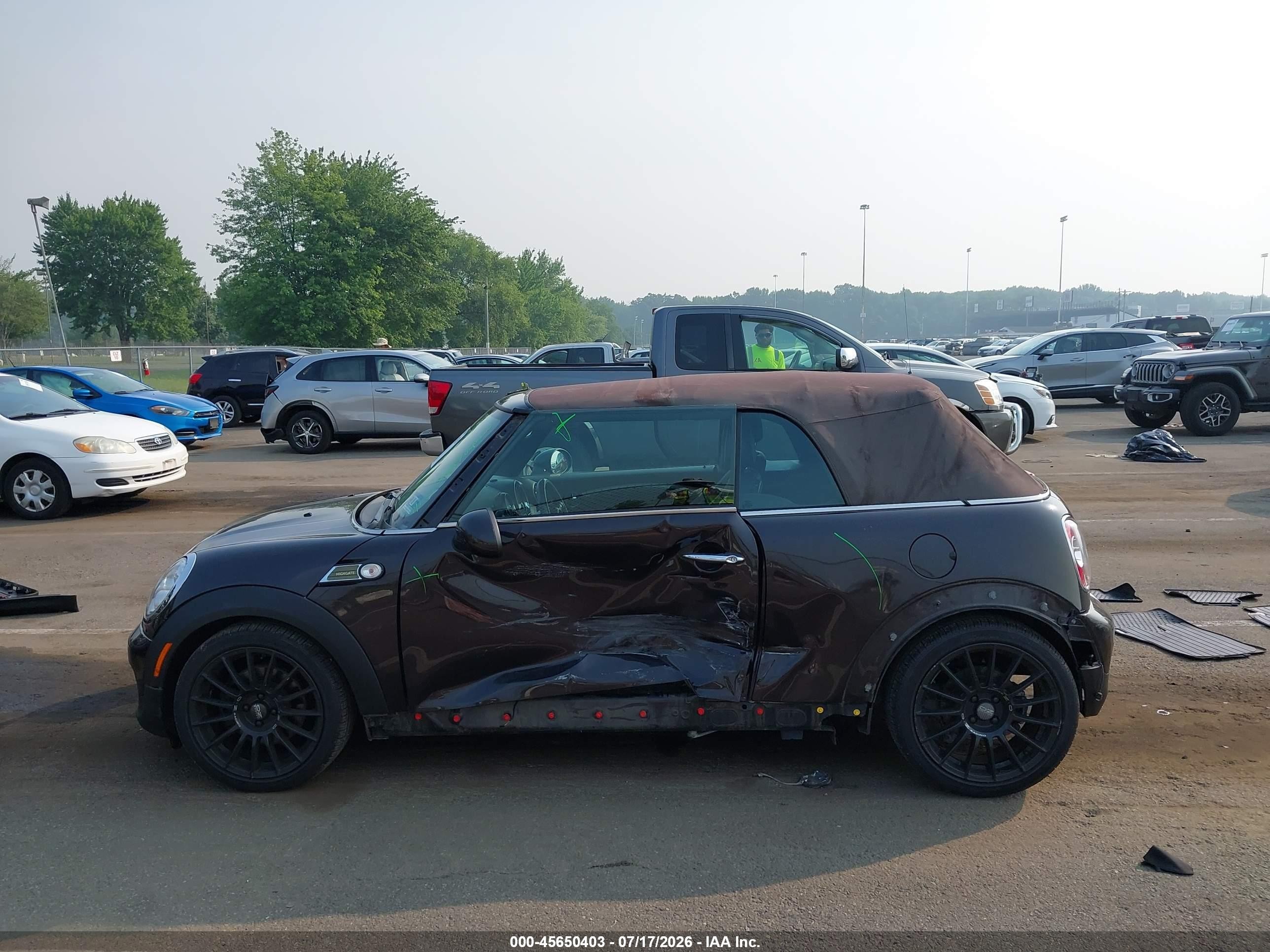2012 Mini Cooper S   Коричневый vin: WMWZP3C54CT549857