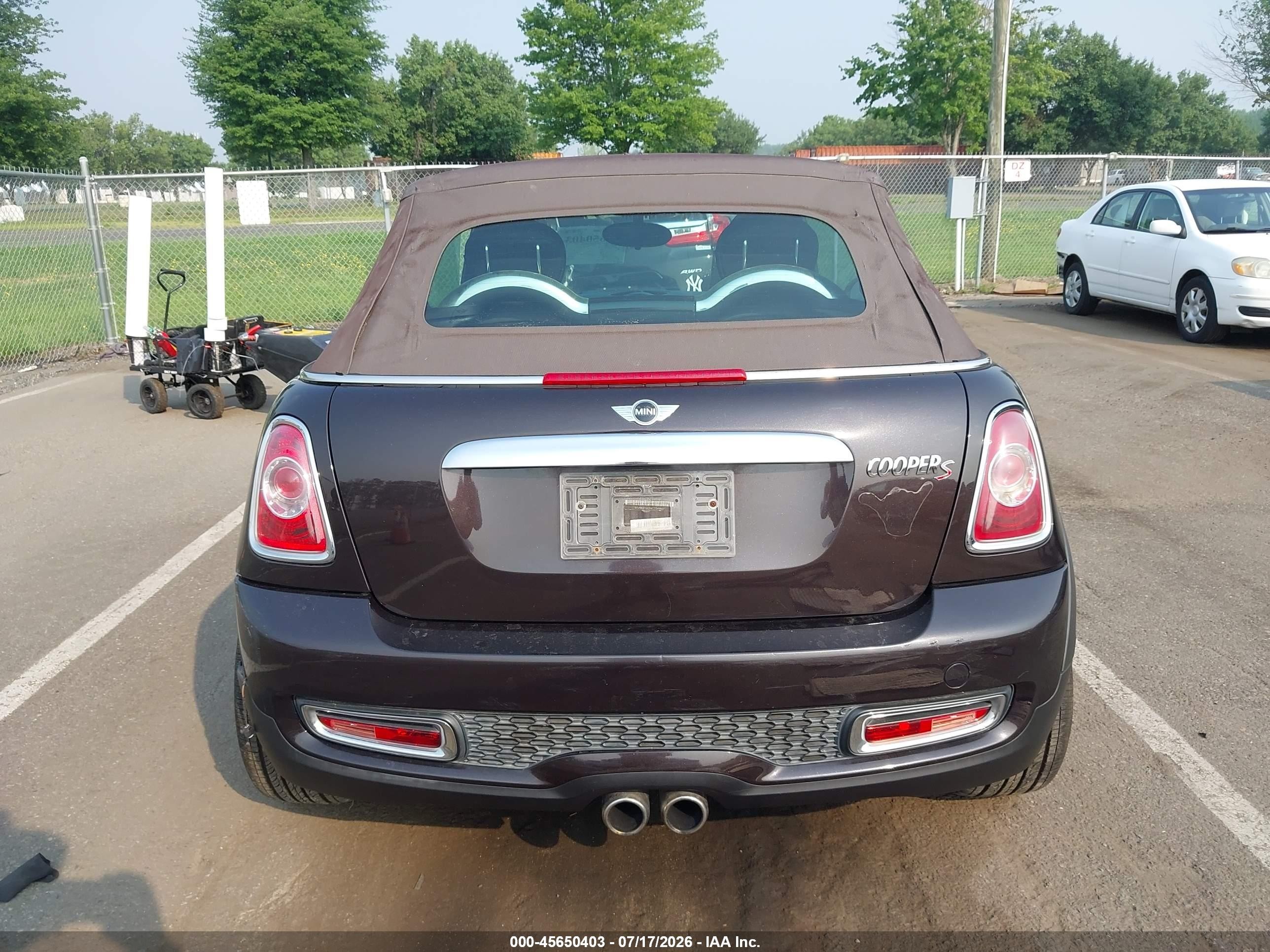 2012 Mini Cooper S   Коричневый vin: WMWZP3C54CT549857