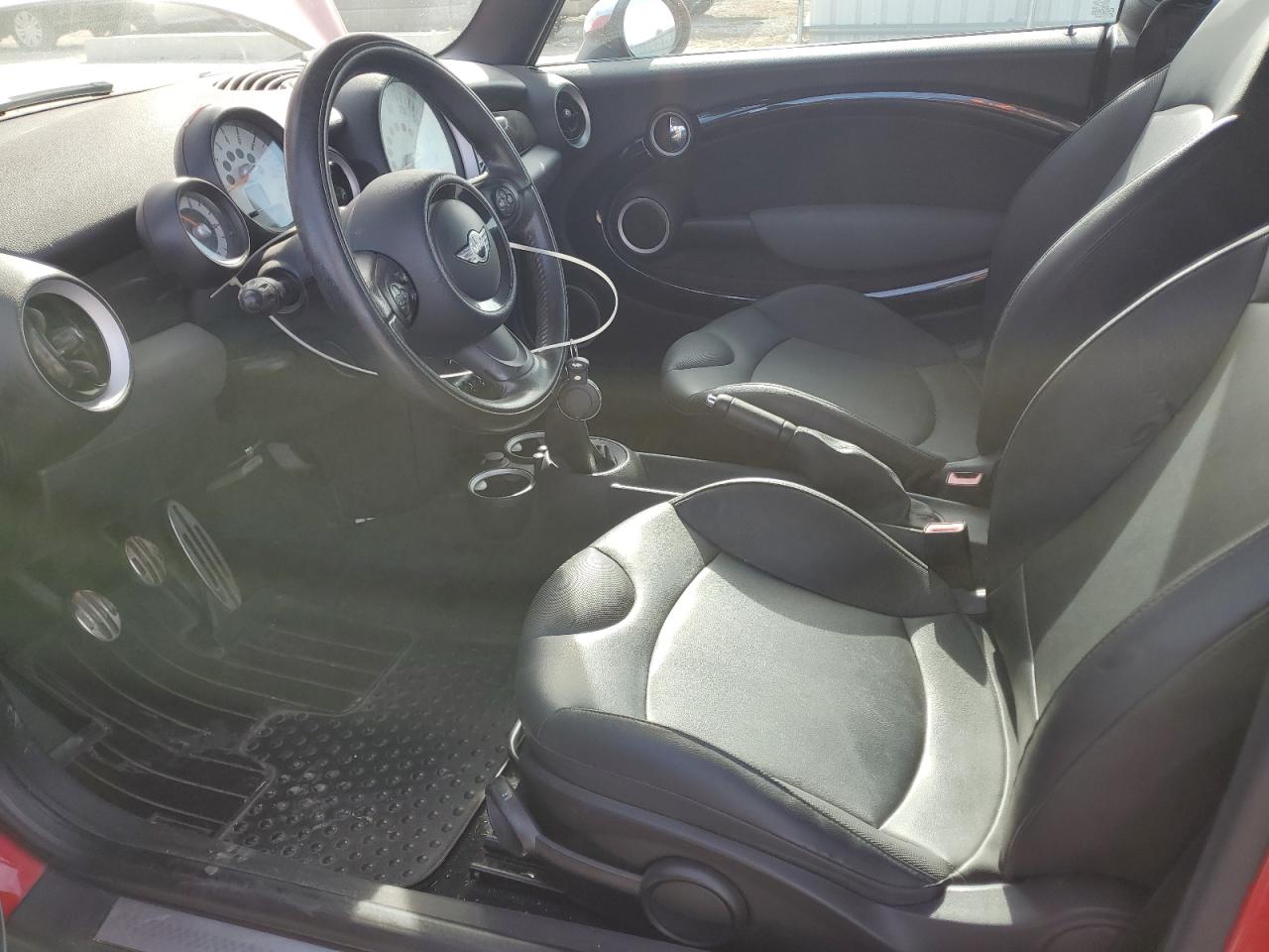 2011 Mini Cooper S Red vin: WMWZP3C56BTX84257
