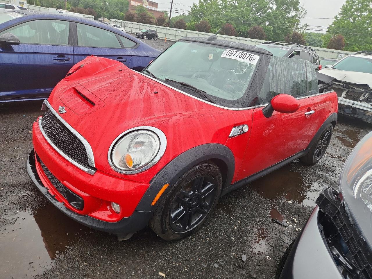 2013 Mini Cooper S Red vin: WMWZP3C56DT705172