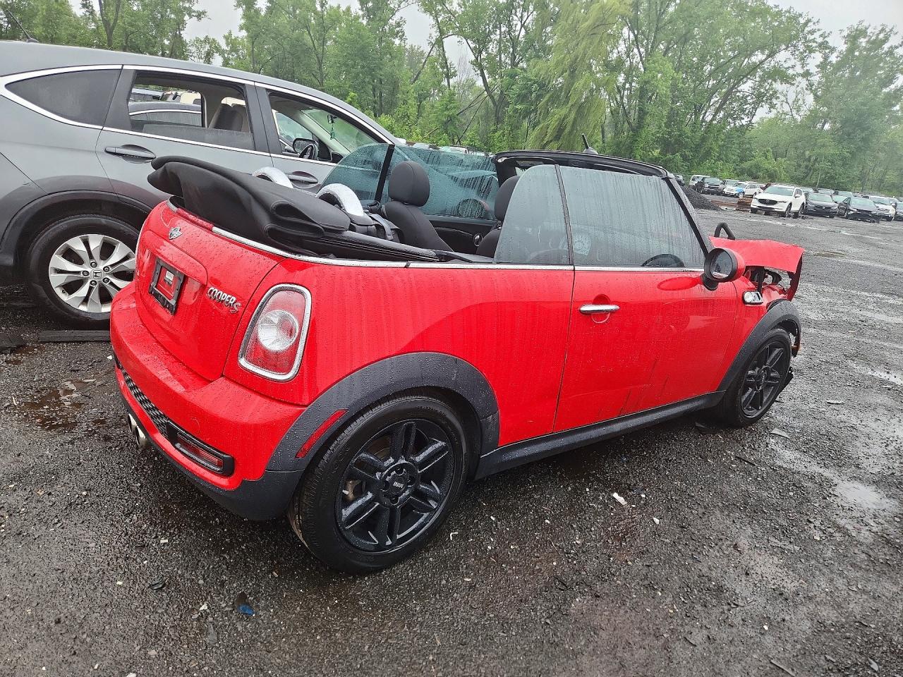 2013 Mini Cooper S Red vin: WMWZP3C56DT705172