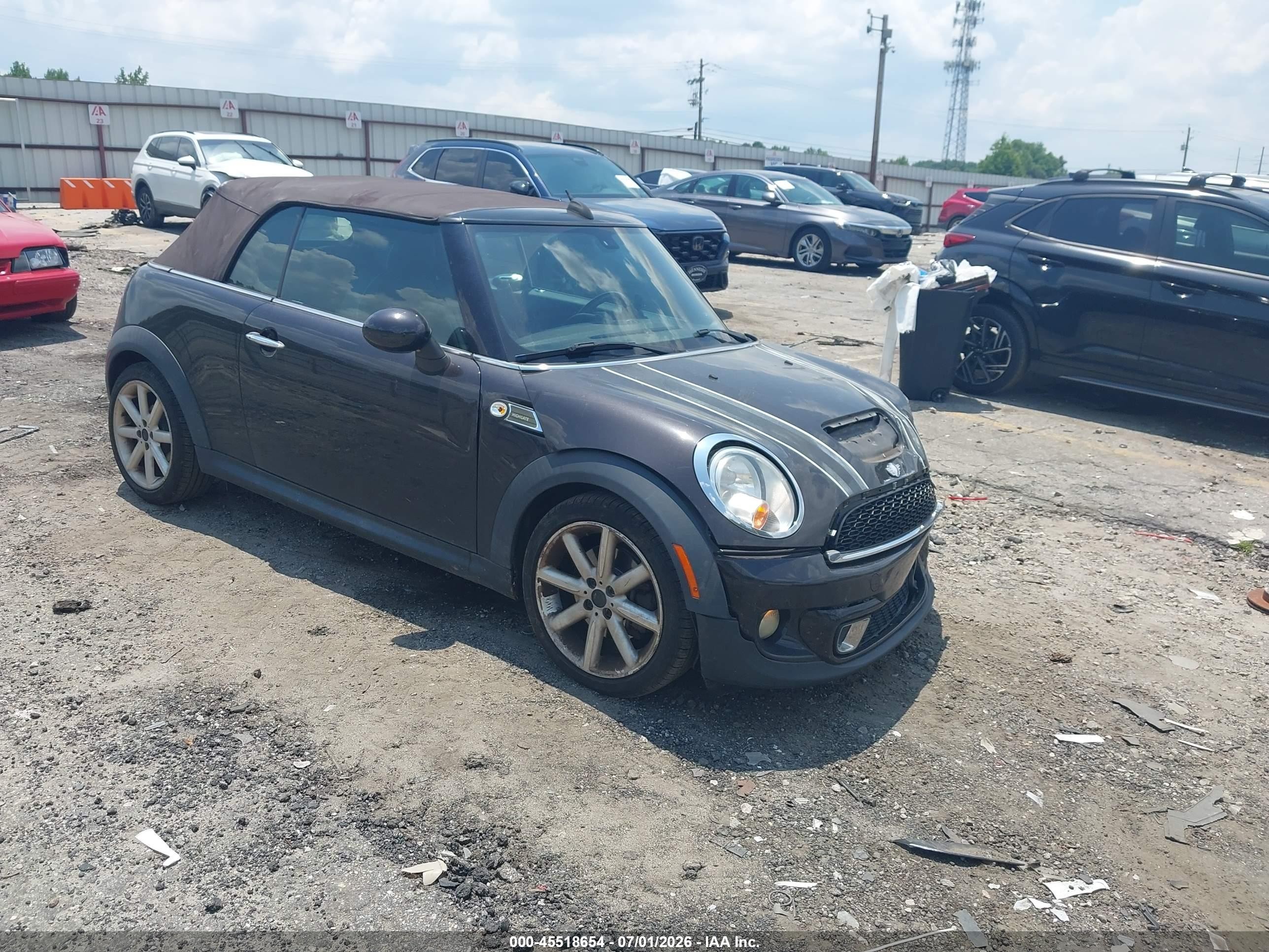 2013 Mini Convertible Cooper S Burgundy vin: WMWZP3C59DT550827