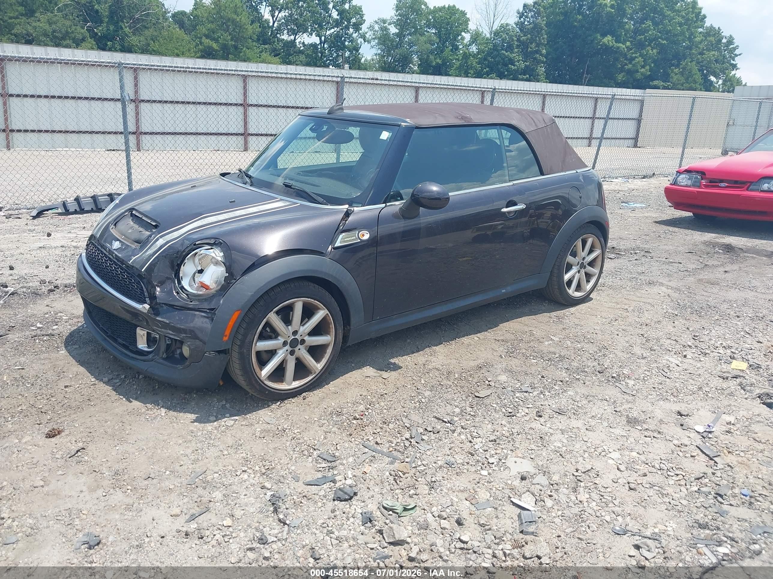 2013 Mini Convertible Cooper S Burgundy vin: WMWZP3C59DT550827