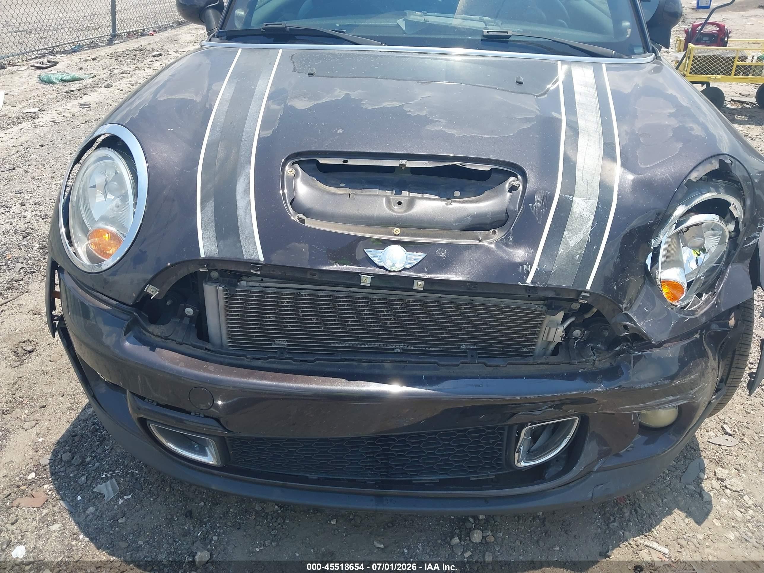 2013 Mini Convertible Cooper S Burgundy vin: WMWZP3C59DT550827