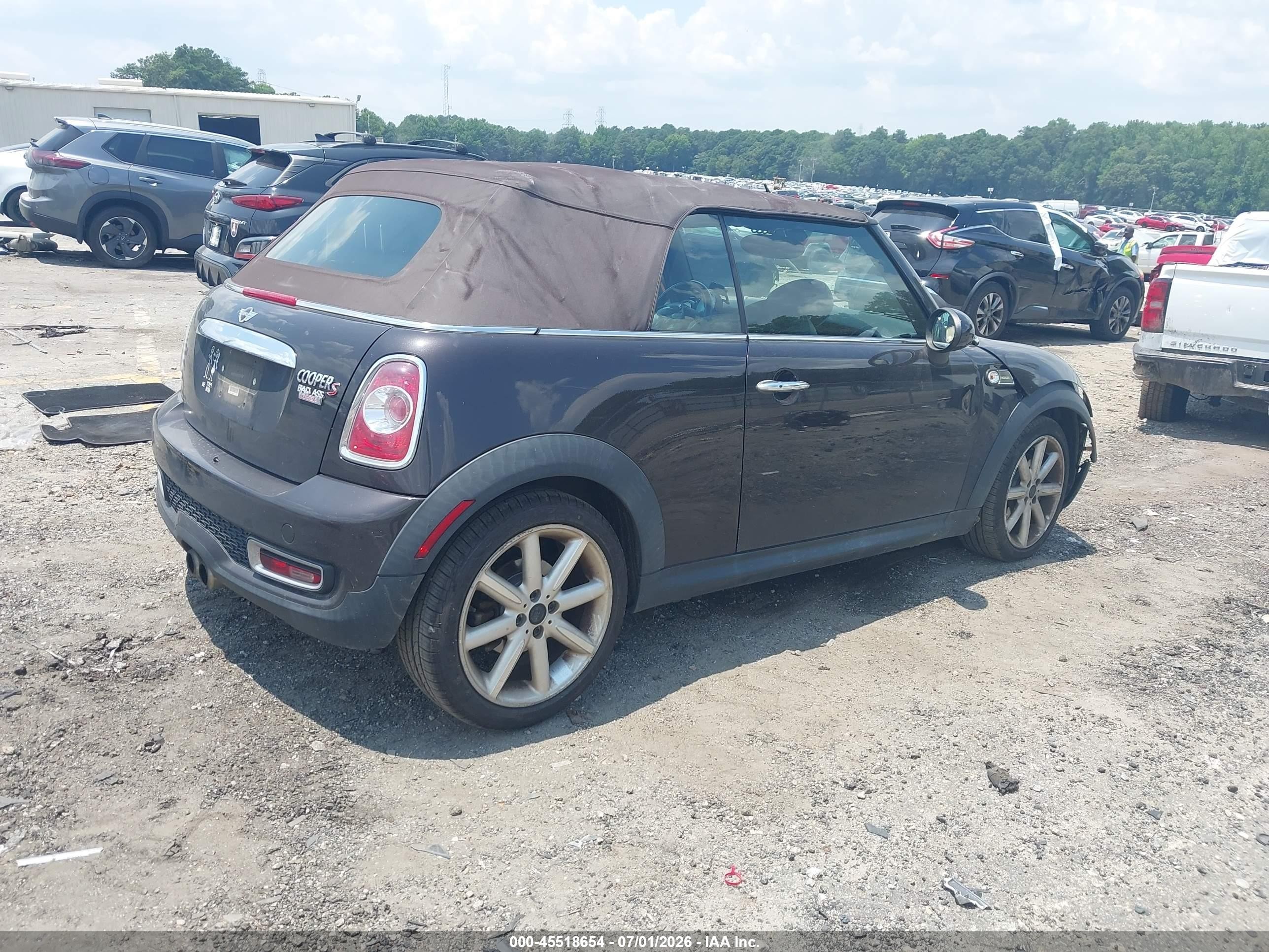 2013 Mini Convertible Cooper S Burgundy vin: WMWZP3C59DT550827