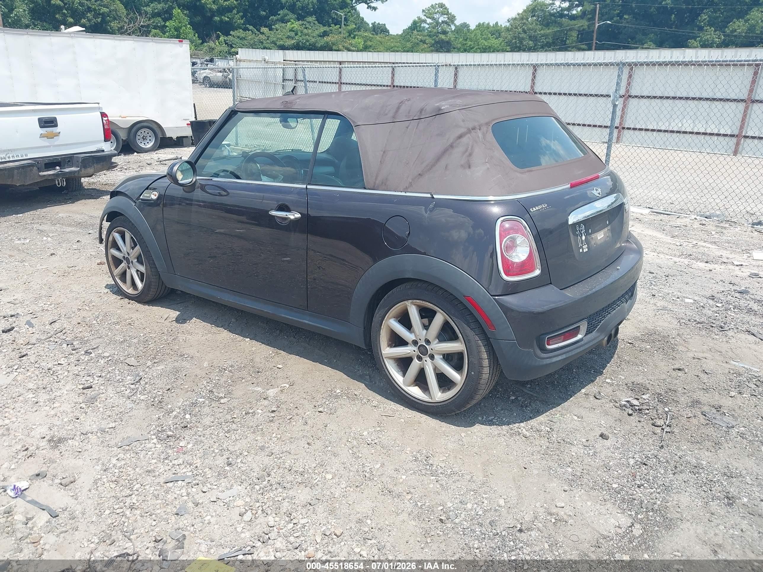 2013 Mini Convertible Cooper S Burgundy vin: WMWZP3C59DT550827