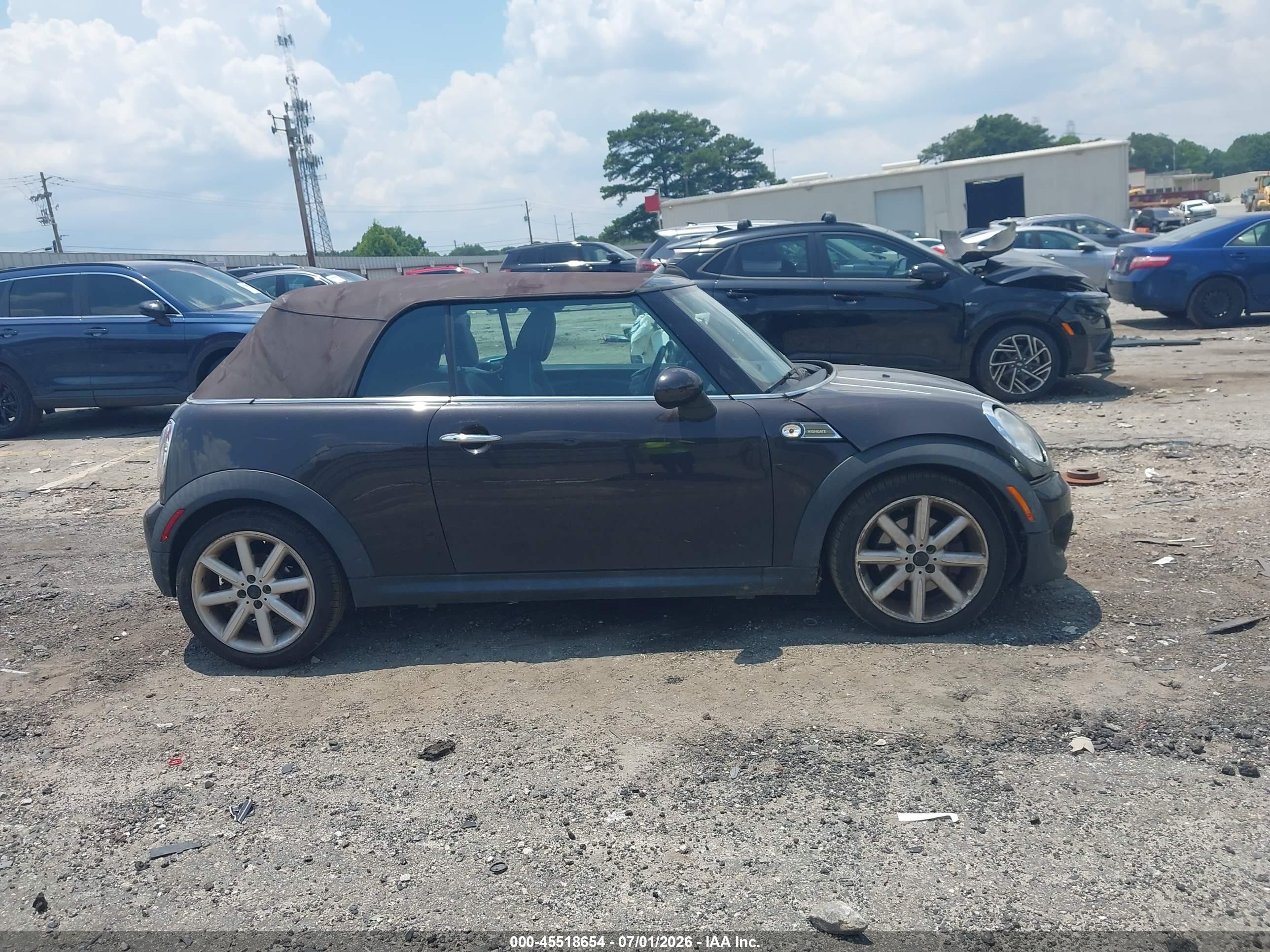 2013 Mini Convertible Cooper S Burgundy vin: WMWZP3C59DT550827