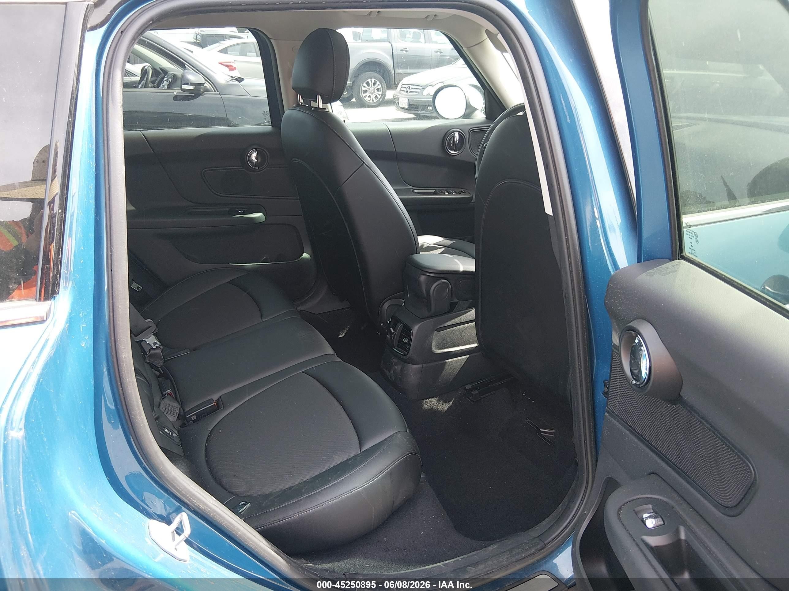 2017 Mini Countryman Cooper Blue vin: WMZYS7C35H3E07143