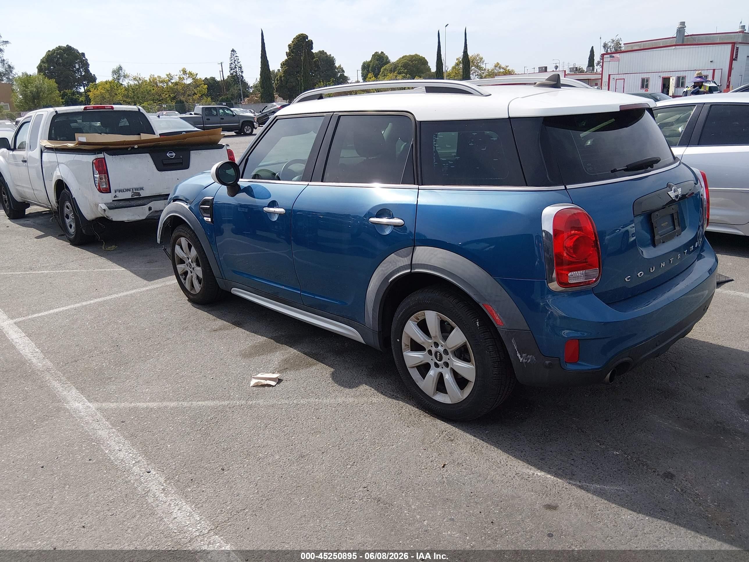 2017 Mini Countryman Cooper Blue vin: WMZYS7C35H3E07143