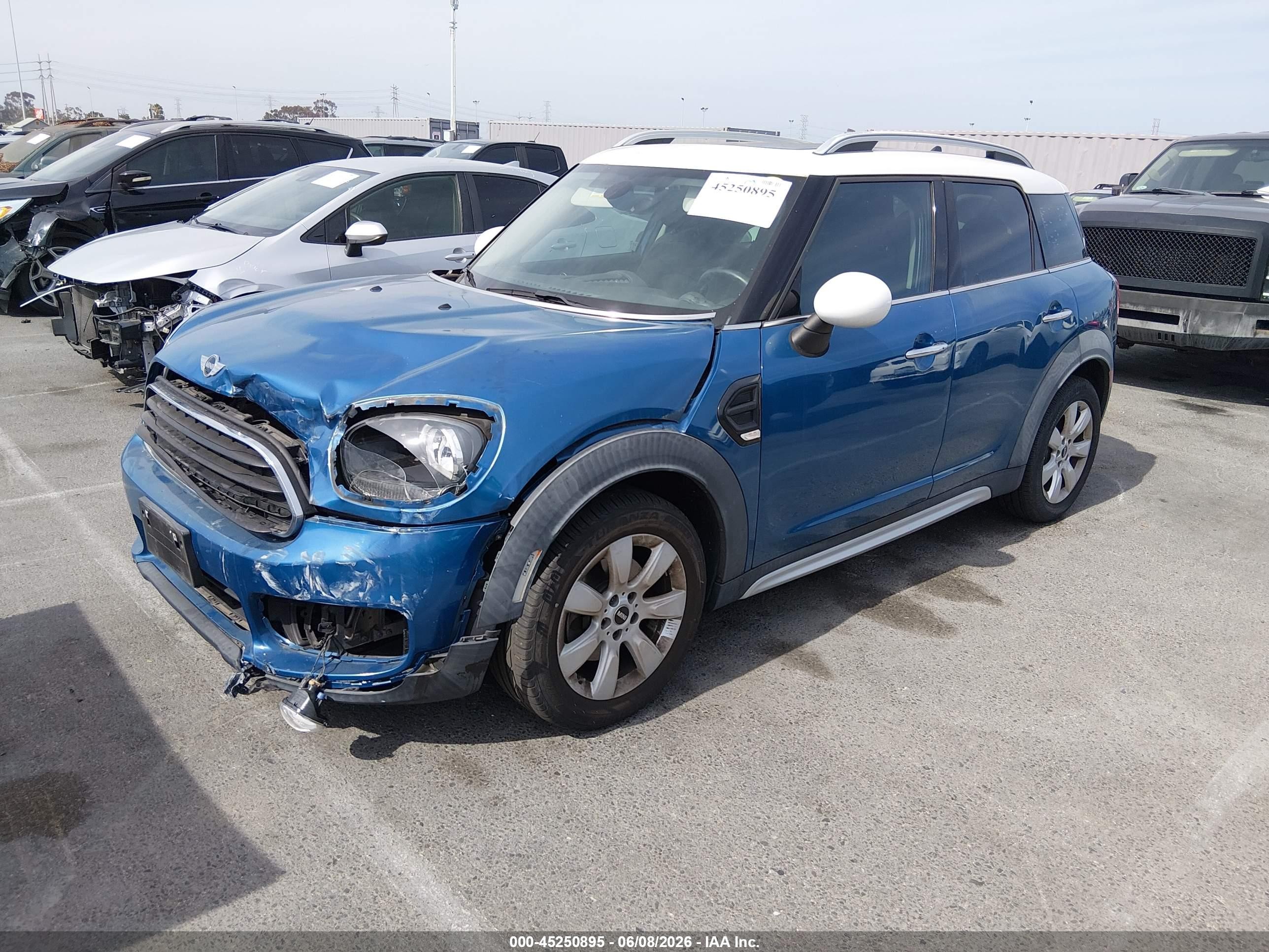2017 Mini Countryman Cooper Blue vin: WMZYS7C35H3E07143