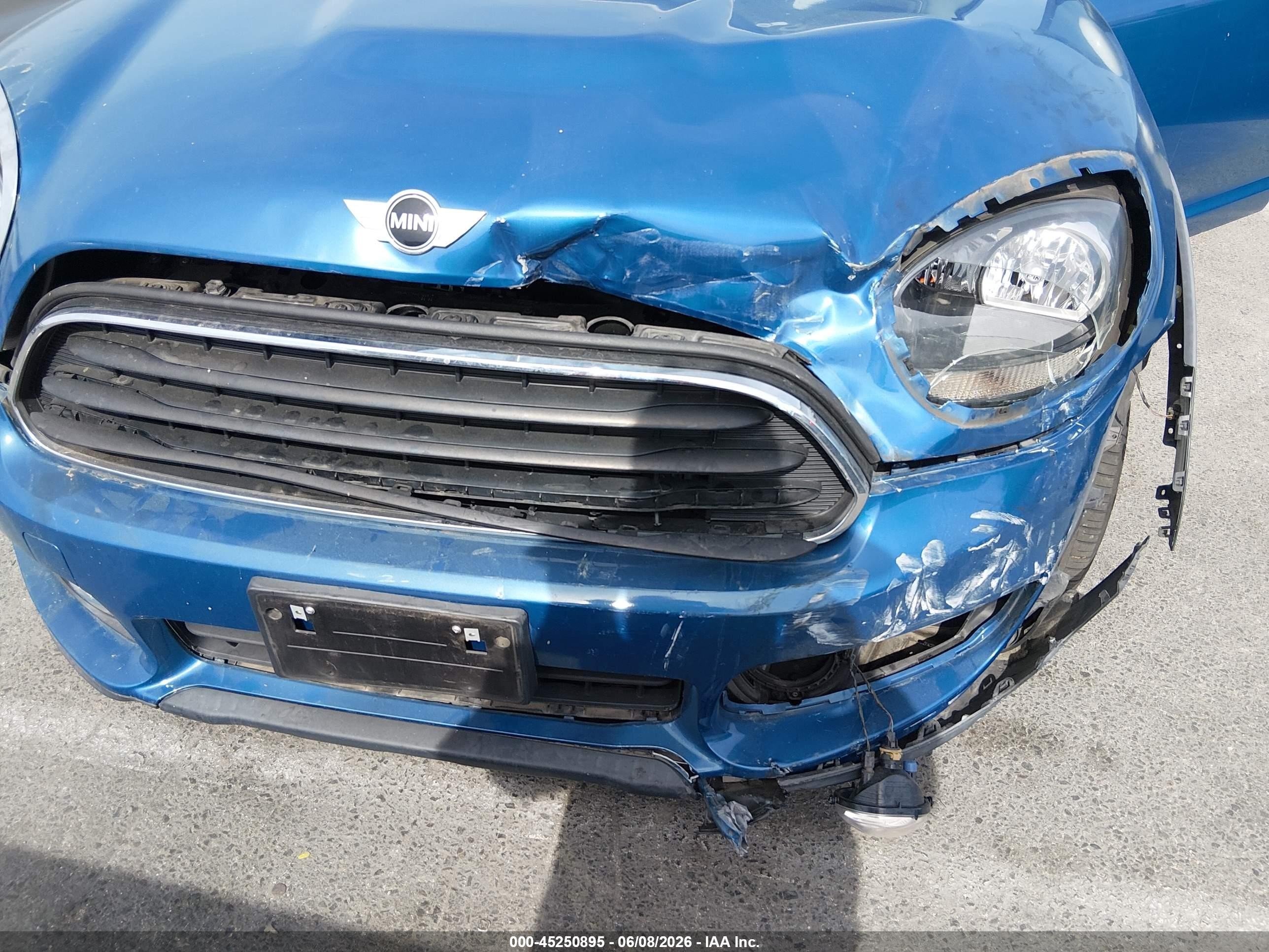 2017 Mini Countryman Cooper Blue vin: WMZYS7C35H3E07143