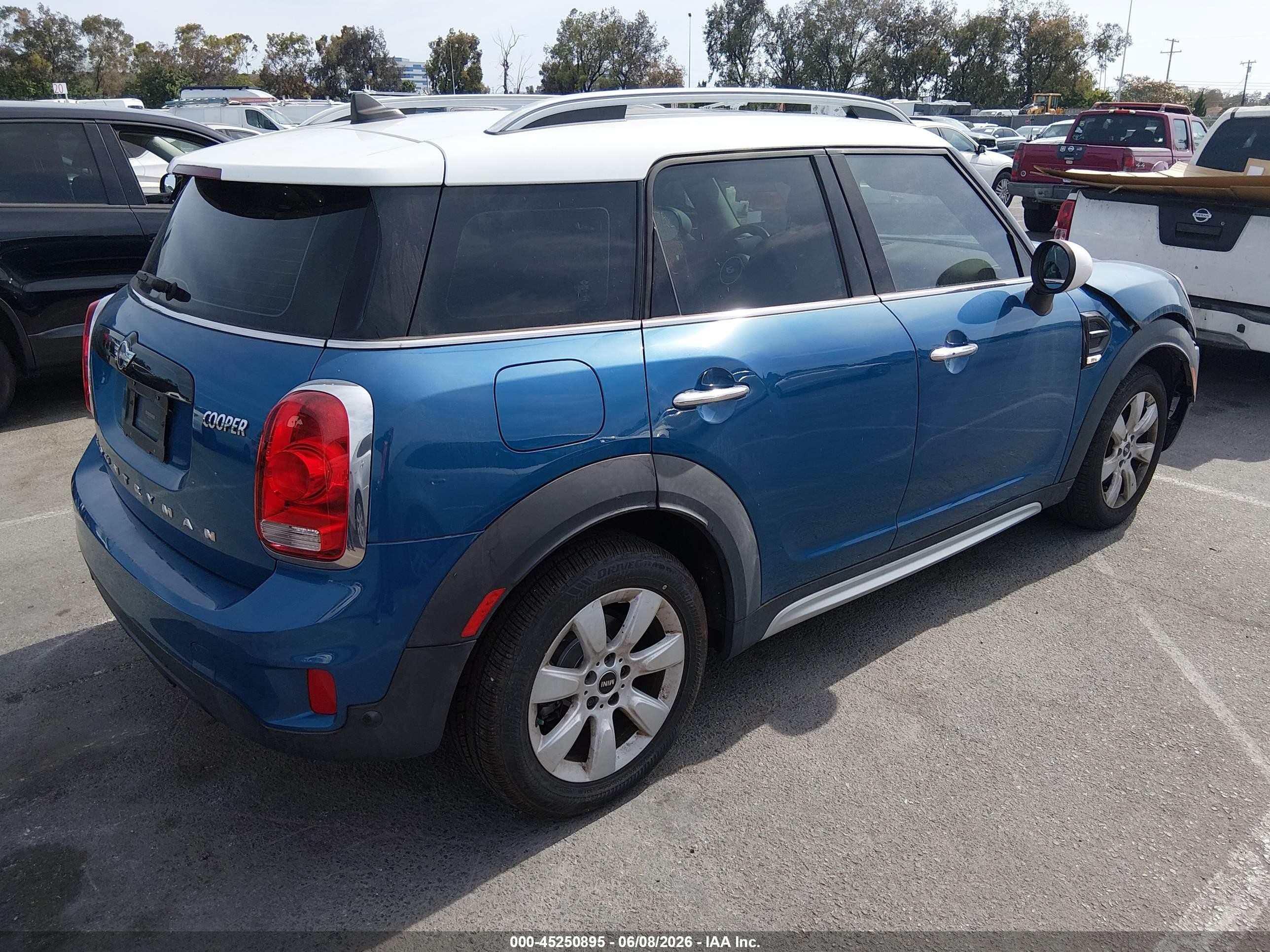 2017 Mini Countryman Cooper Blue vin: WMZYS7C35H3E07143