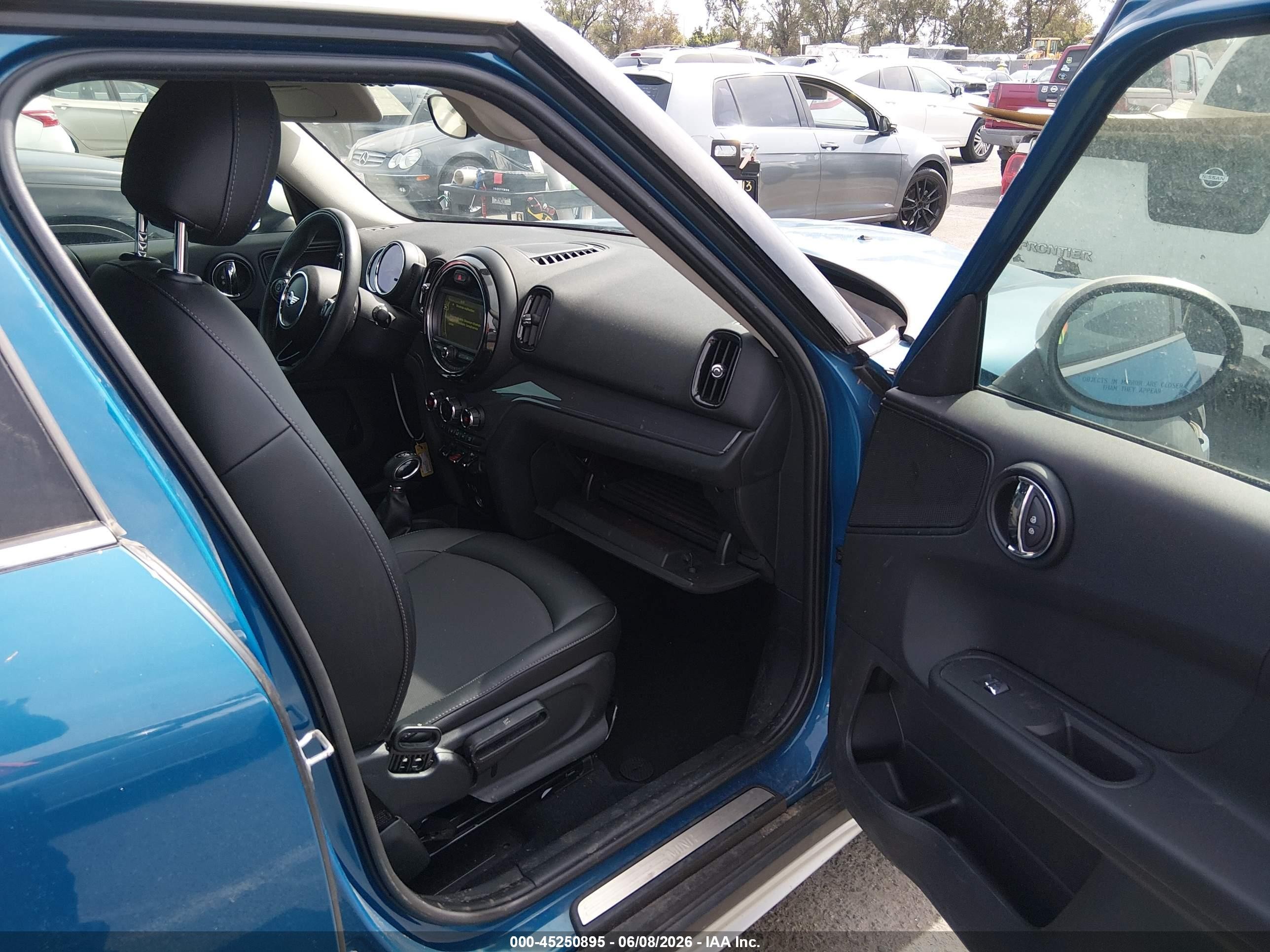 2017 Mini Countryman Cooper Blue vin: WMZYS7C35H3E07143
