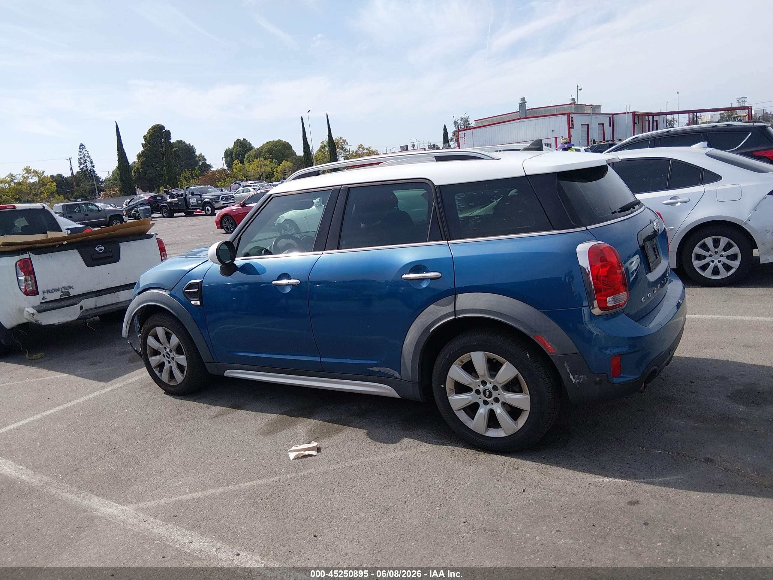 2017 Mini Countryman Cooper Blue vin: WMZYS7C35H3E07143