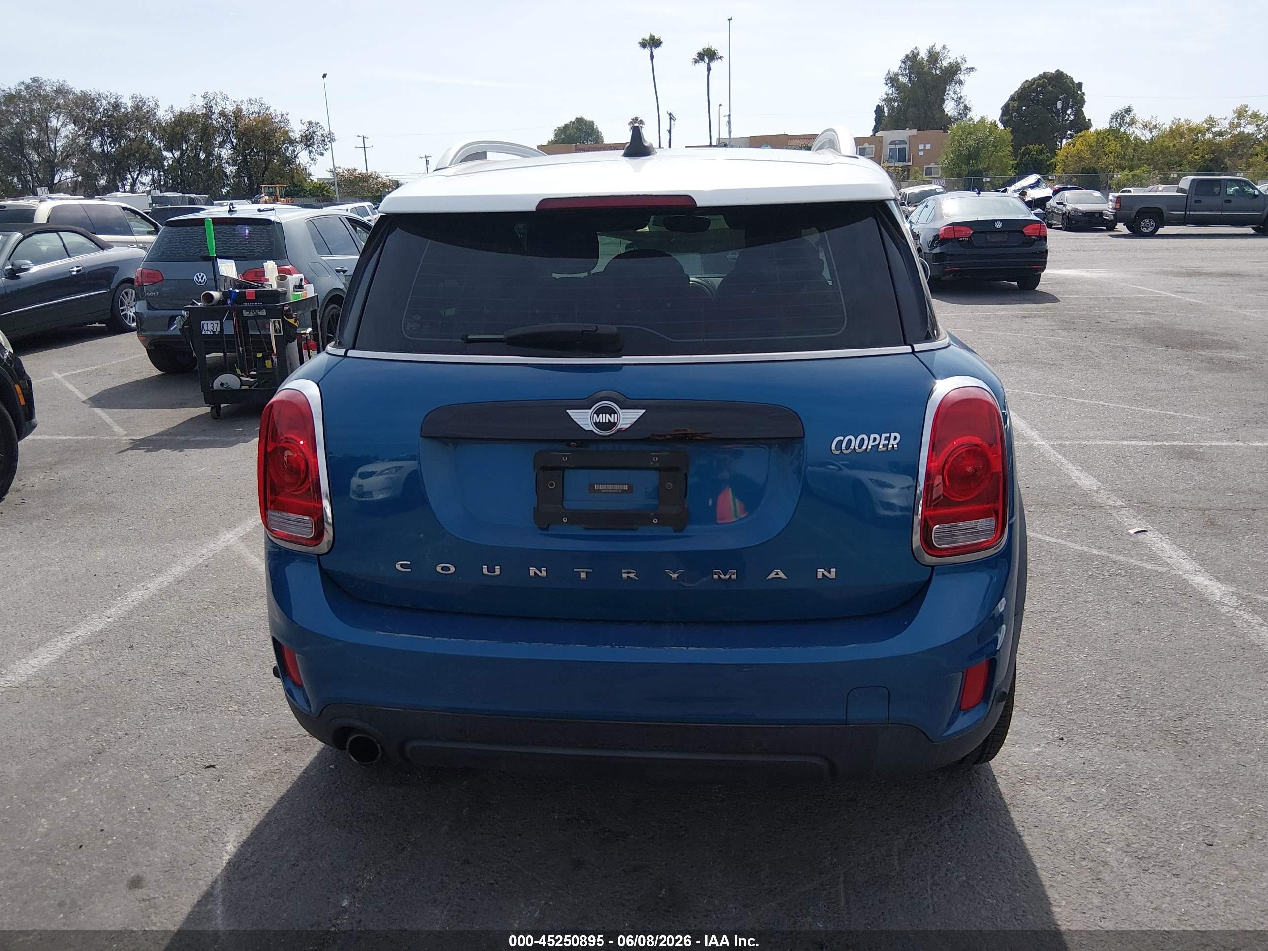 2017 Mini Countryman Cooper Blue vin: WMZYS7C35H3E07143